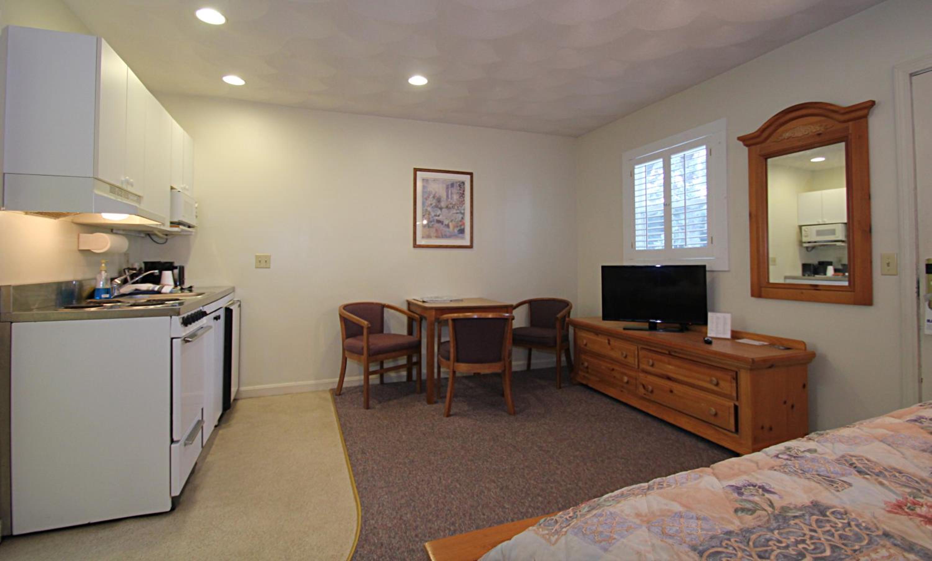 Two Queen Beds with Kitchenette photo 3