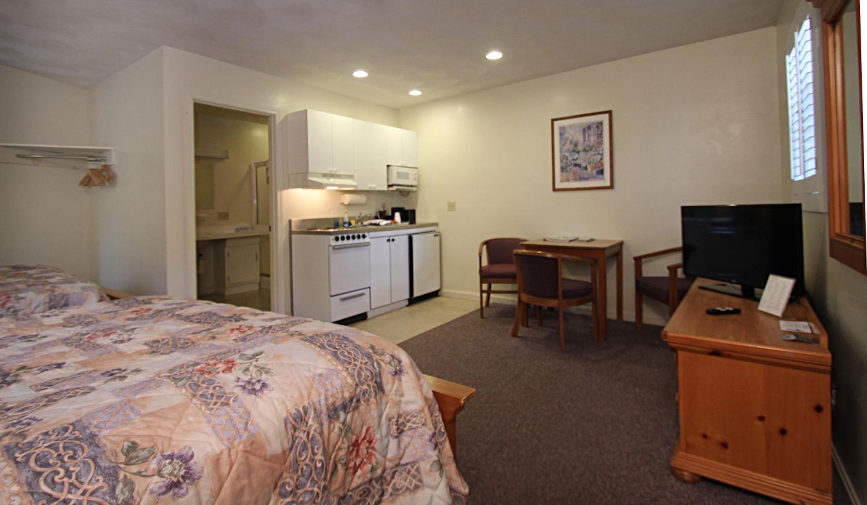 Two Queen Beds with Kitchenette