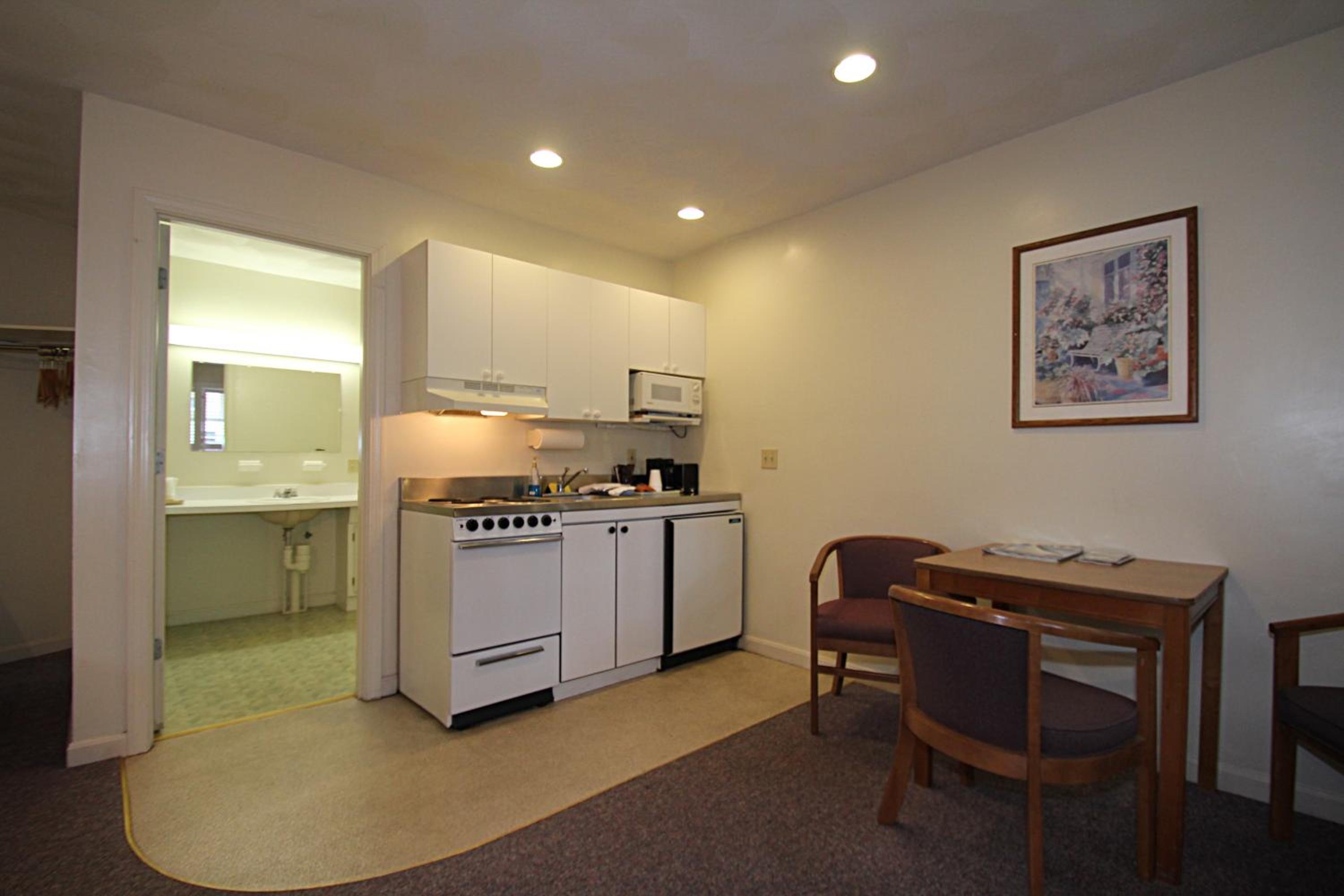 Two Queen Beds with Kitchenette photo 2
