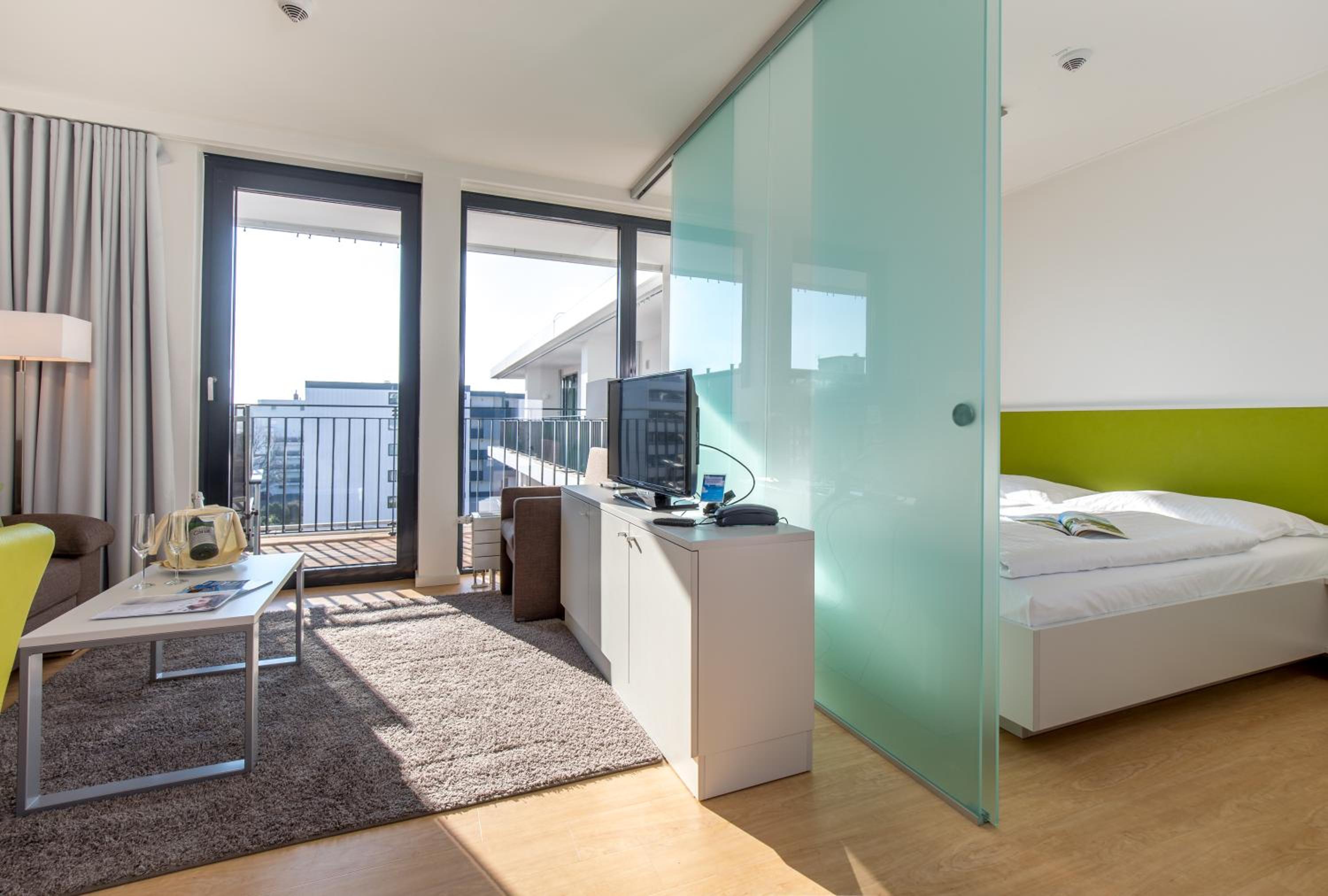 Standard One-Bedroom Apartment with partial Sea View photo 3