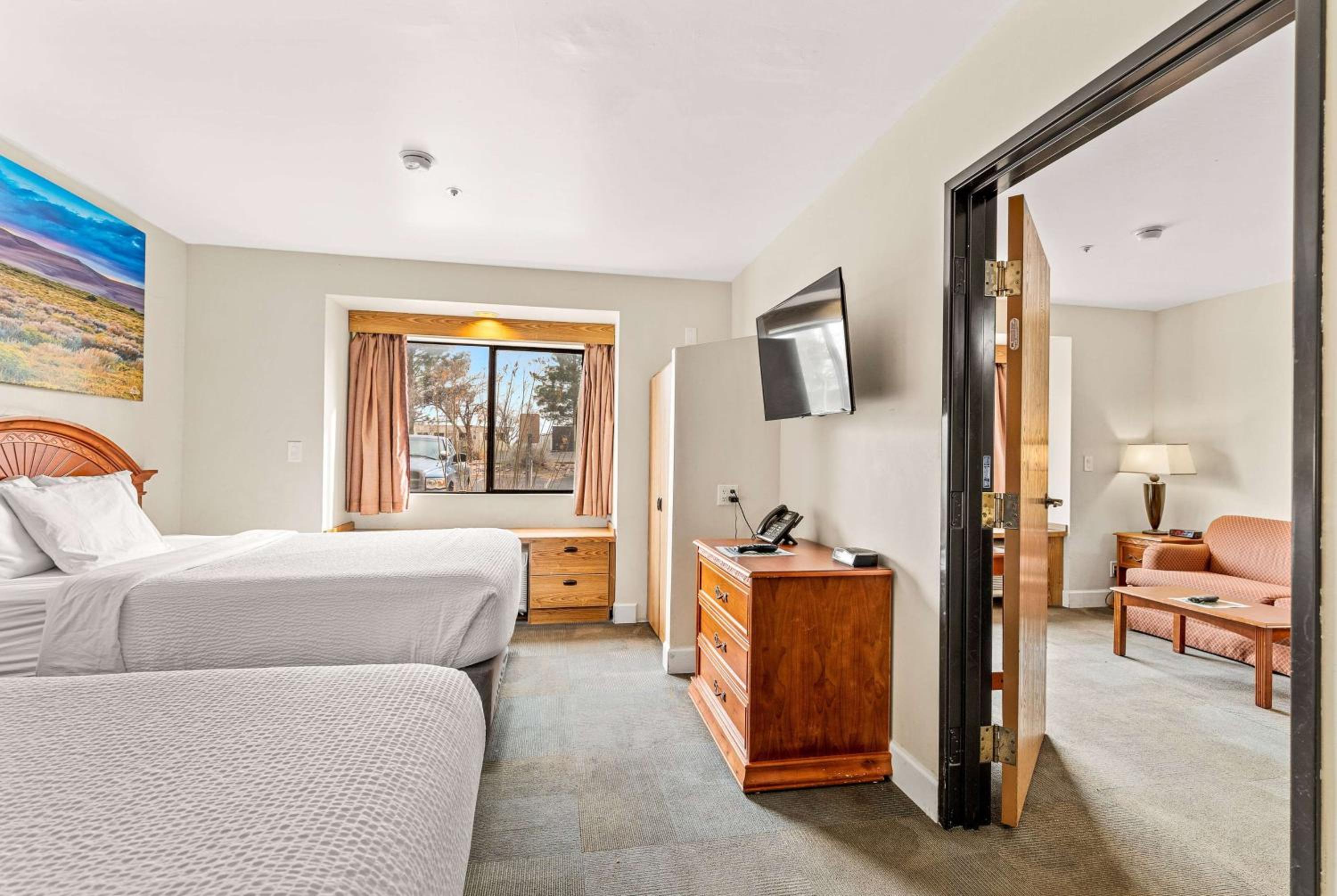 One-Bedroom Suite with Two Queen Beds - Non-Smoking - Photo 2