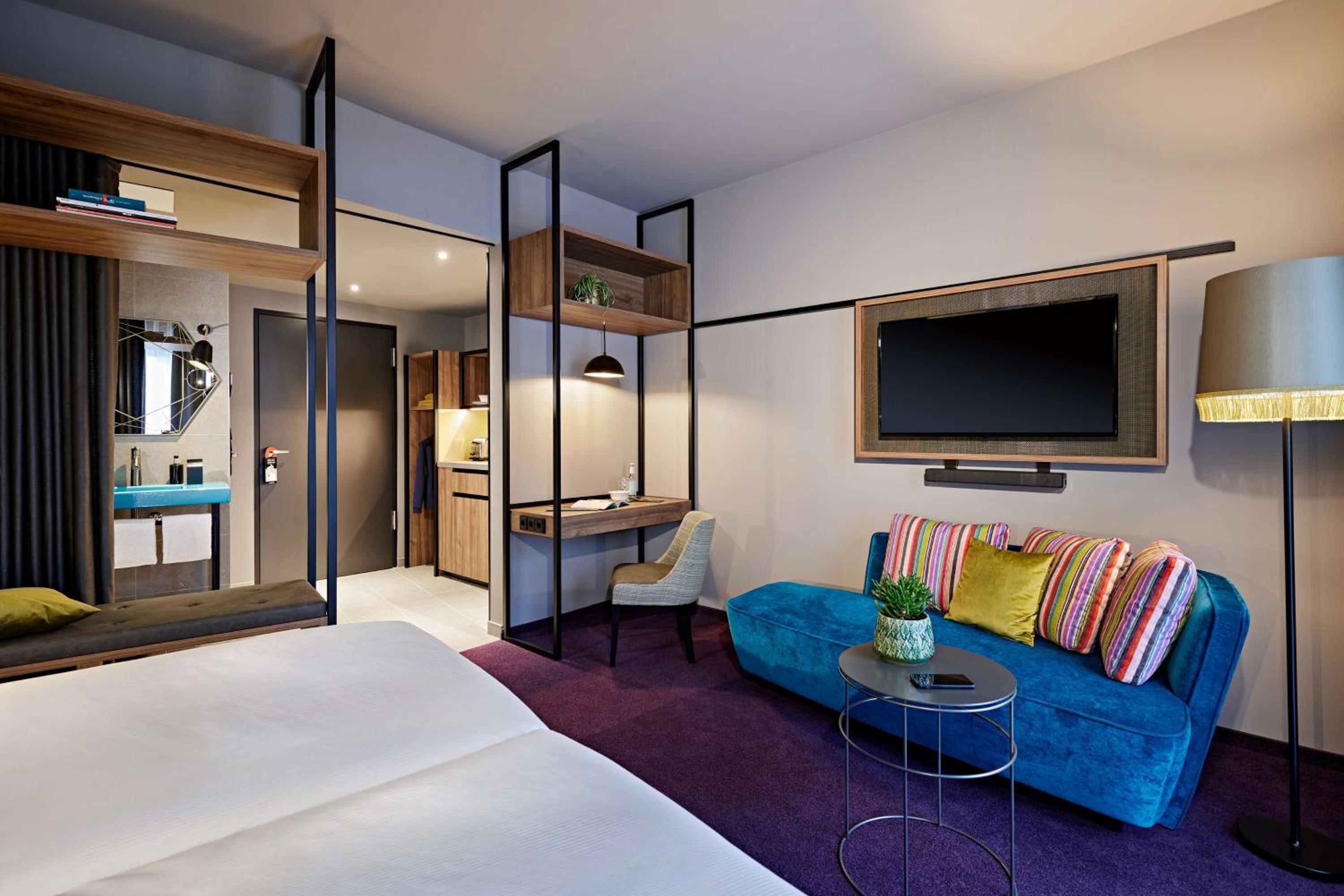 Deluxe King Room - Photo 3