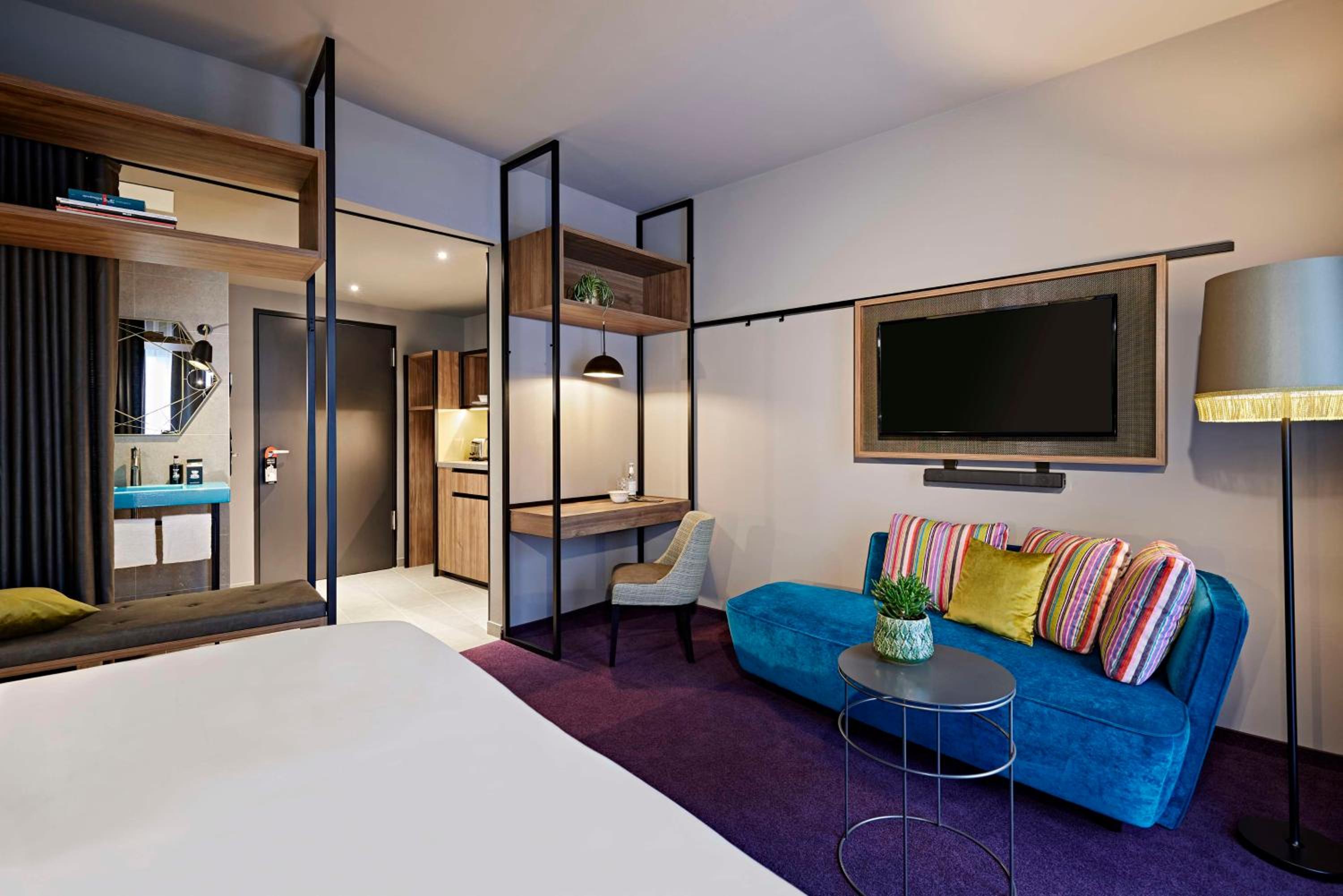Deluxe King Room - Photo 6