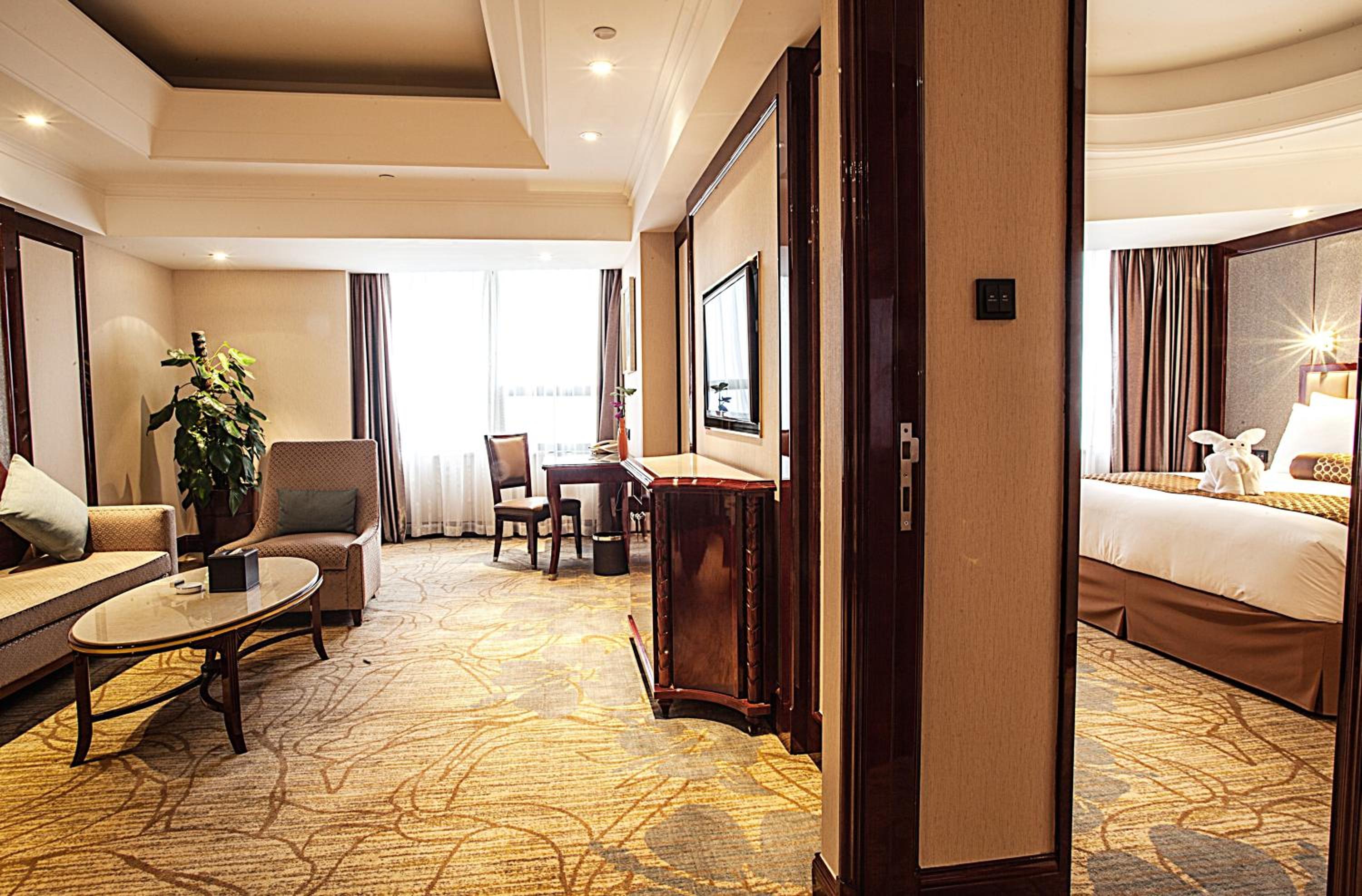 Deluxe Suite