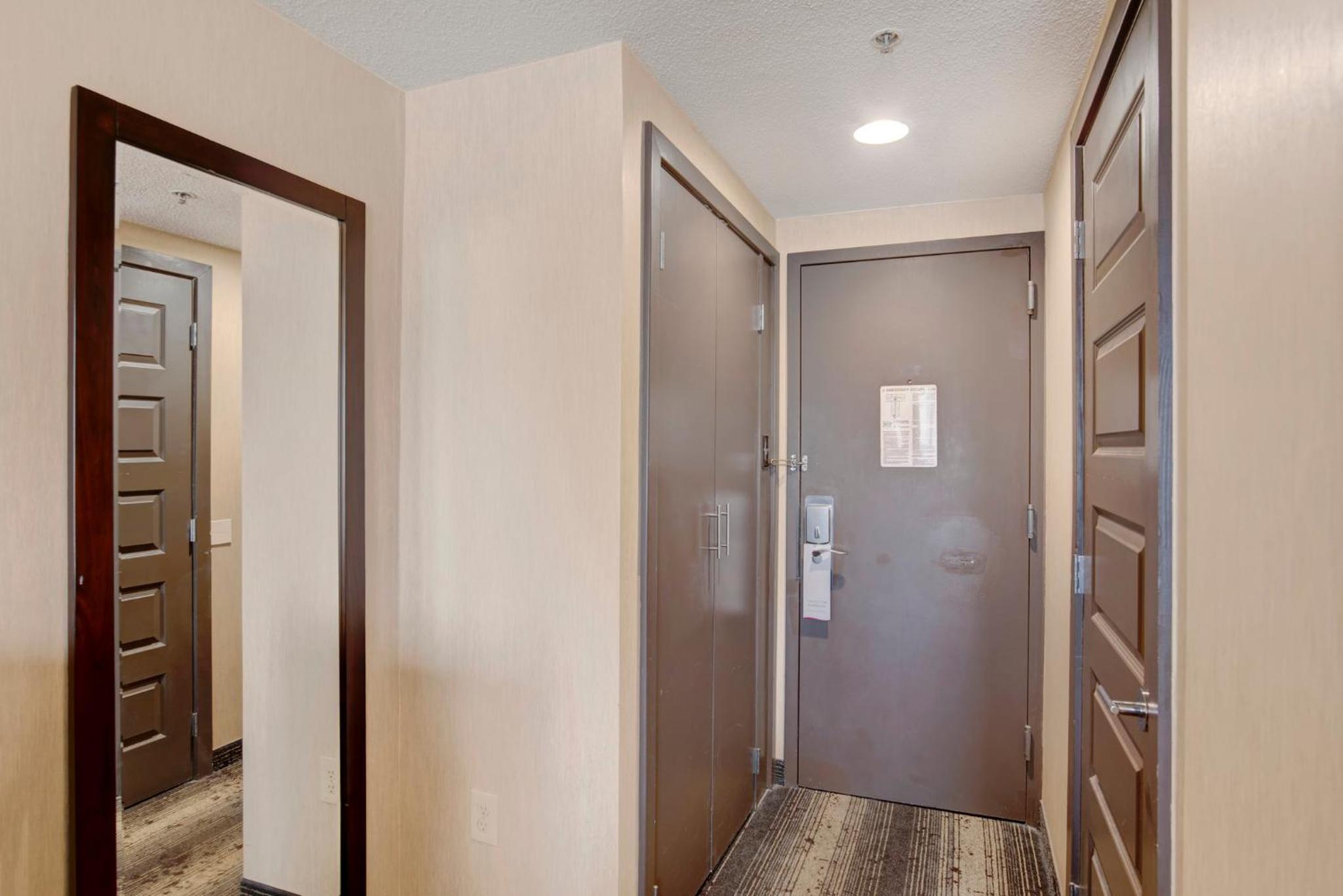 Queen Room Mobility with Accessible Tub - Non-Smoking - Photo 1
