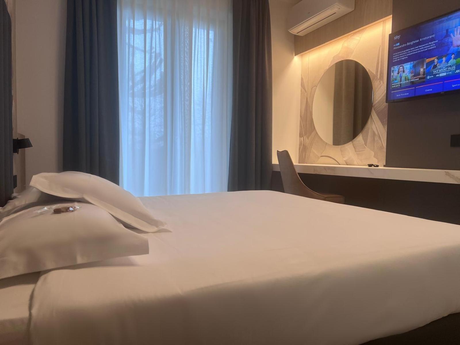 Superior King Room - Photo 4