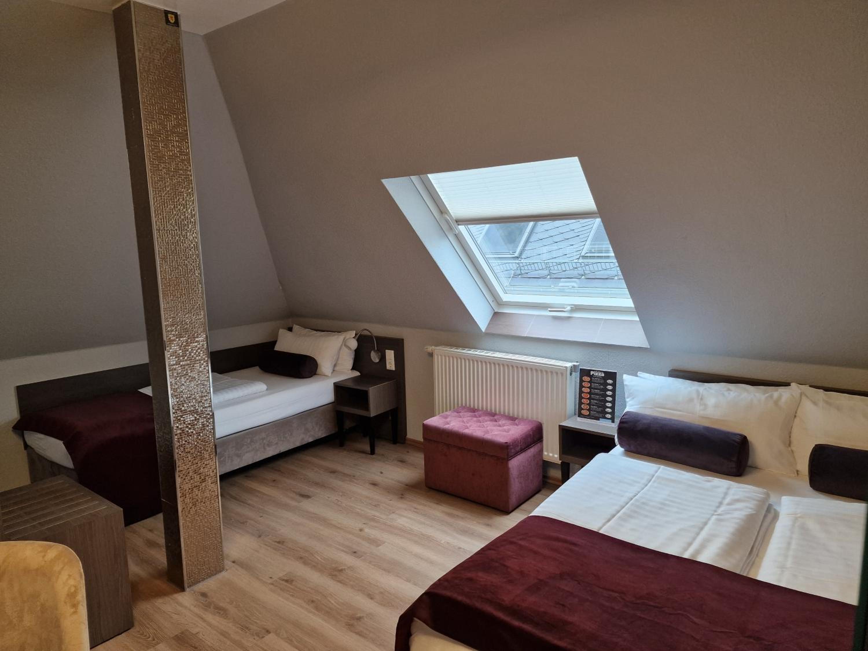 Economy Triple Room photo 3