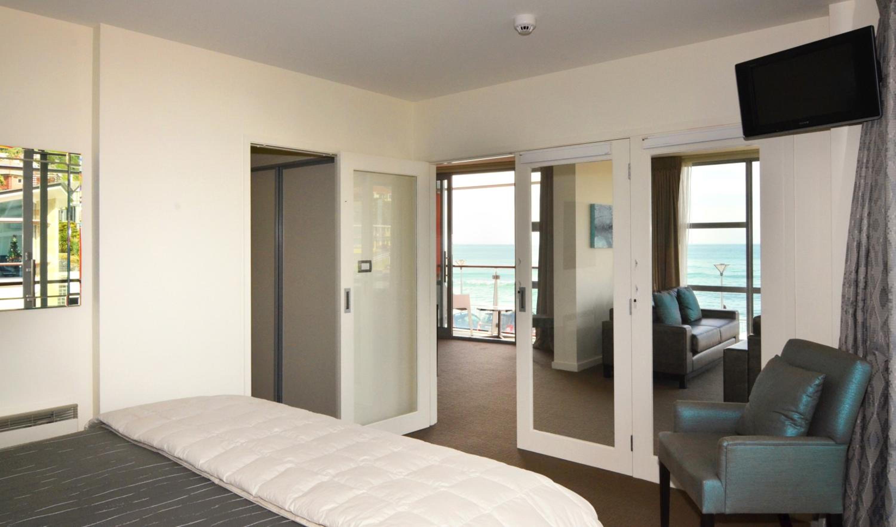 Luxury Apartment with Ocean View - Photo 4