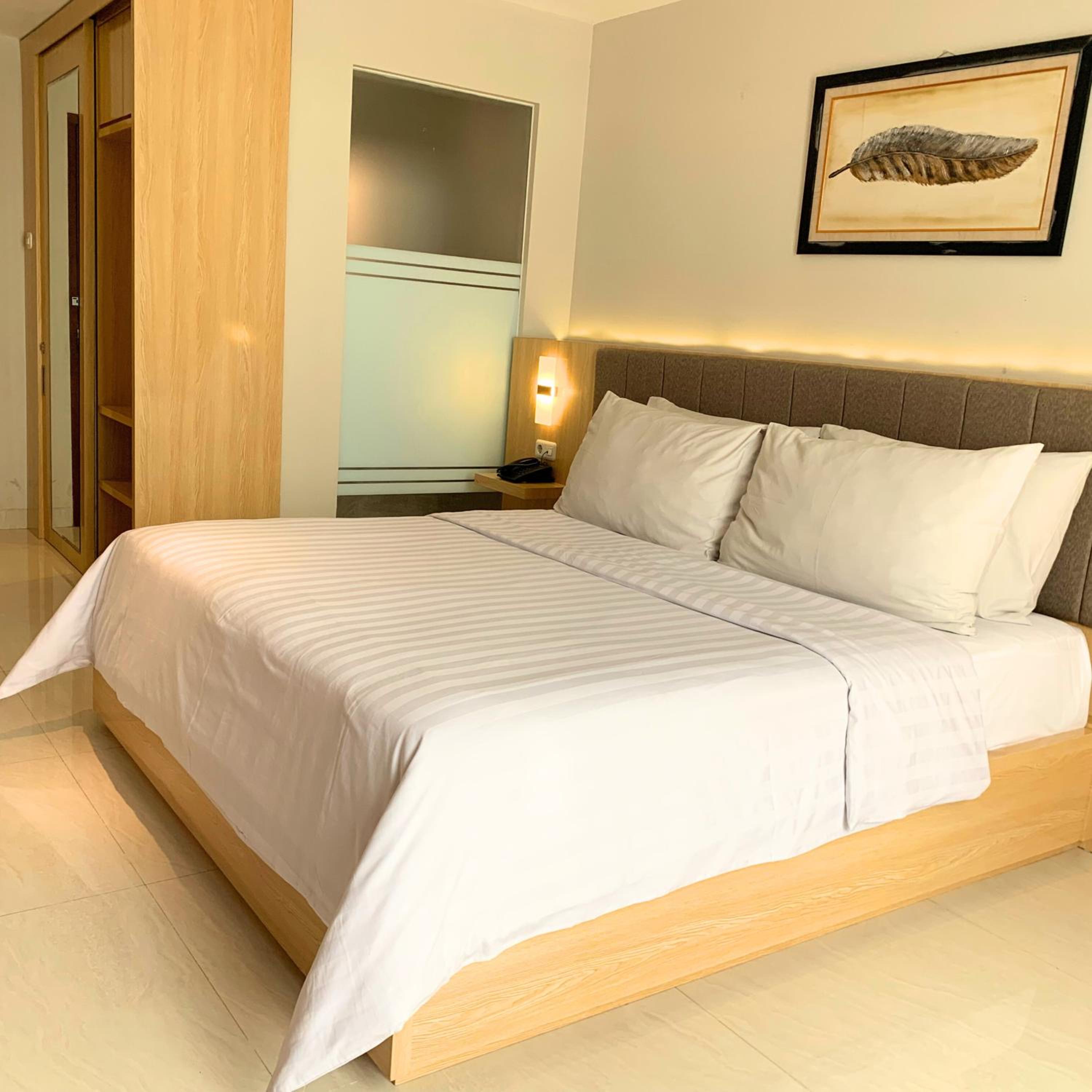 Deluxe King Room - Photo 5