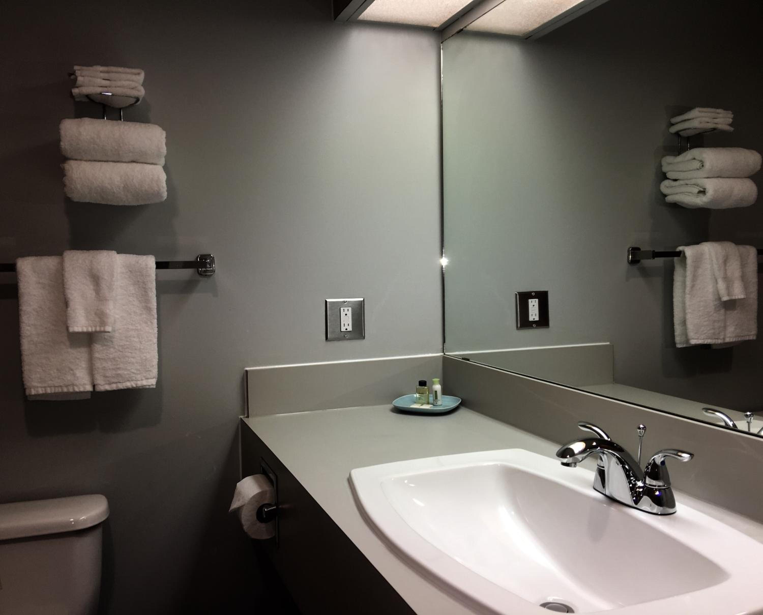 Queen Room with Kitchenette and Sofa Bed photo 2