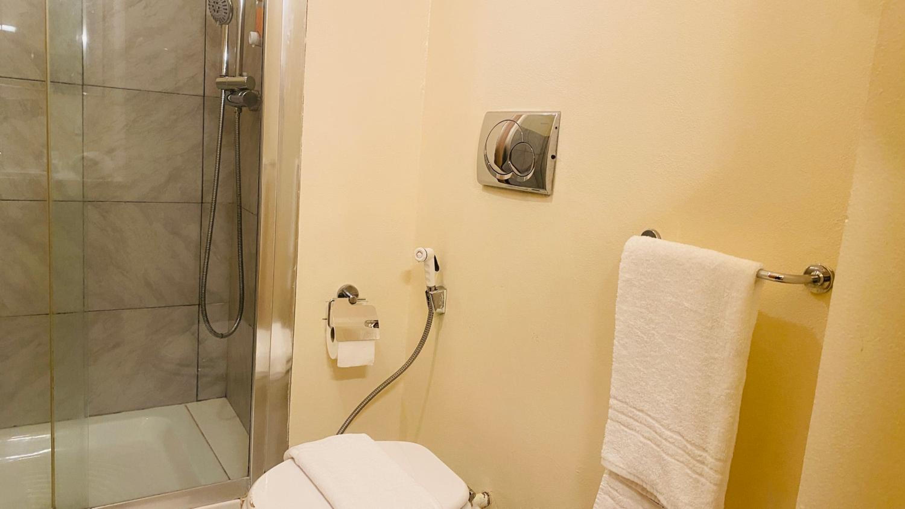 Single Room with Private Bathroom photo 3
