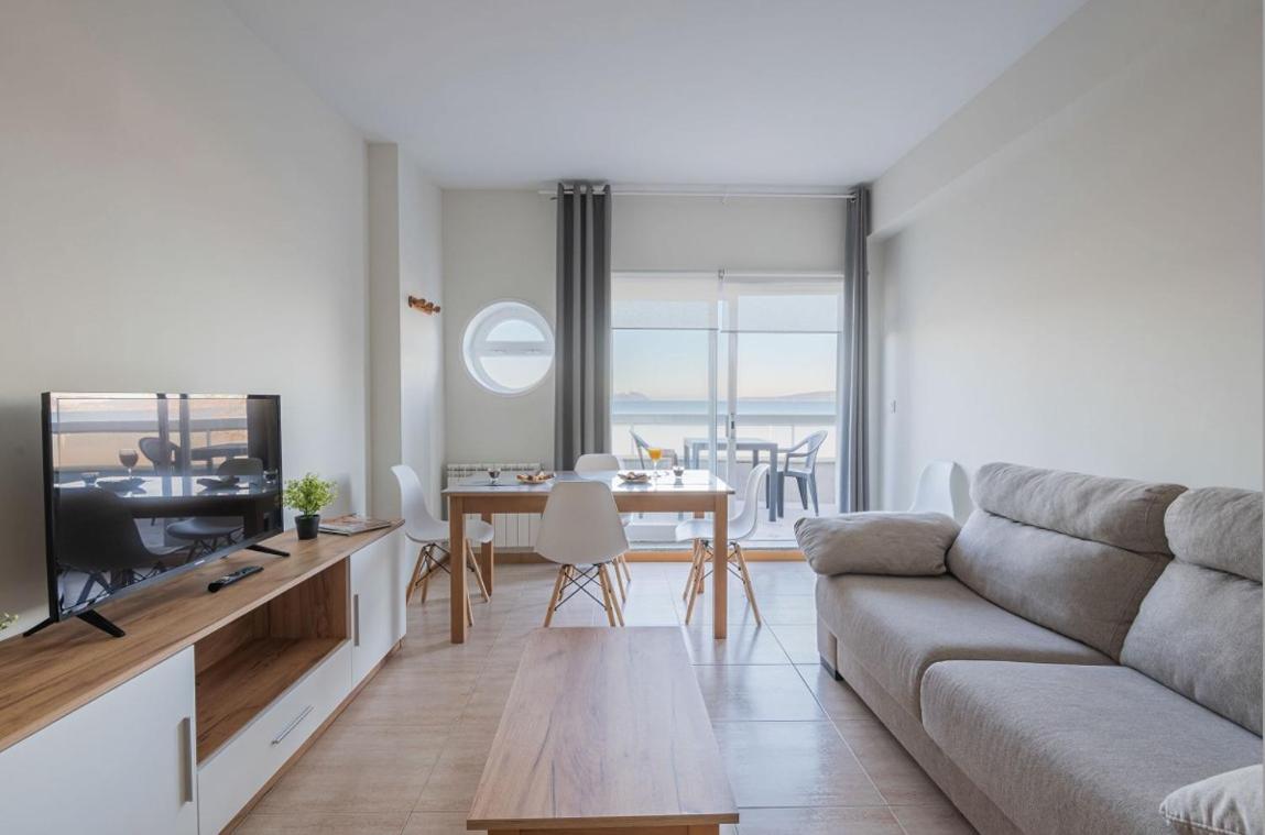 Two-Bedroom Apartment - frontal sea views - Photo 3