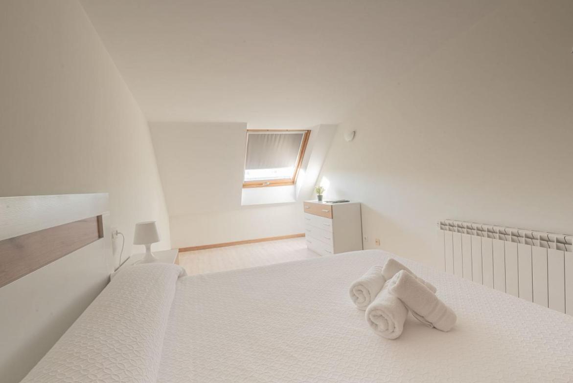 One-Bedroom Apartment with Terrace - Photo 2