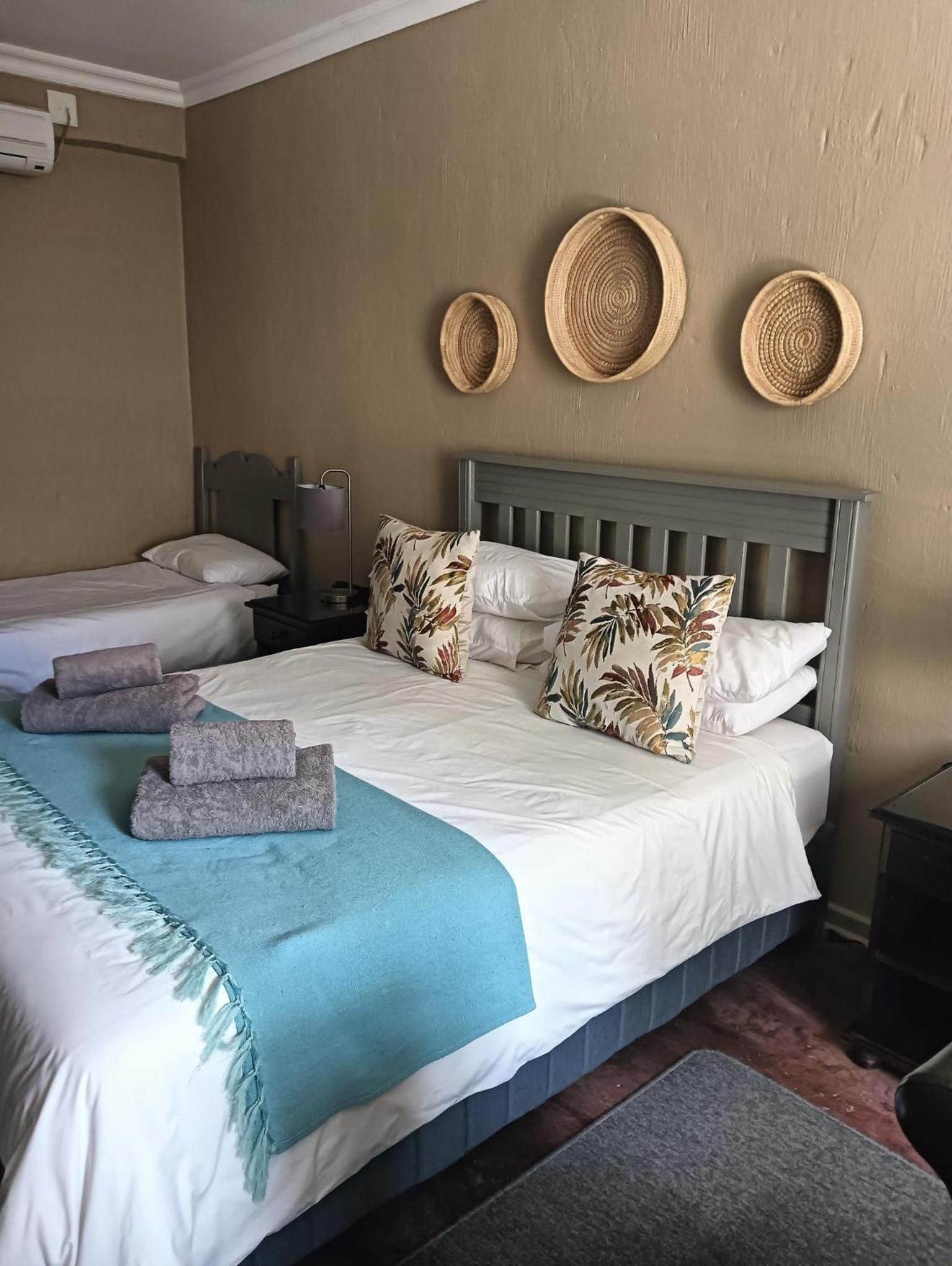 Double or Twin Room with Extra Bed photo 3