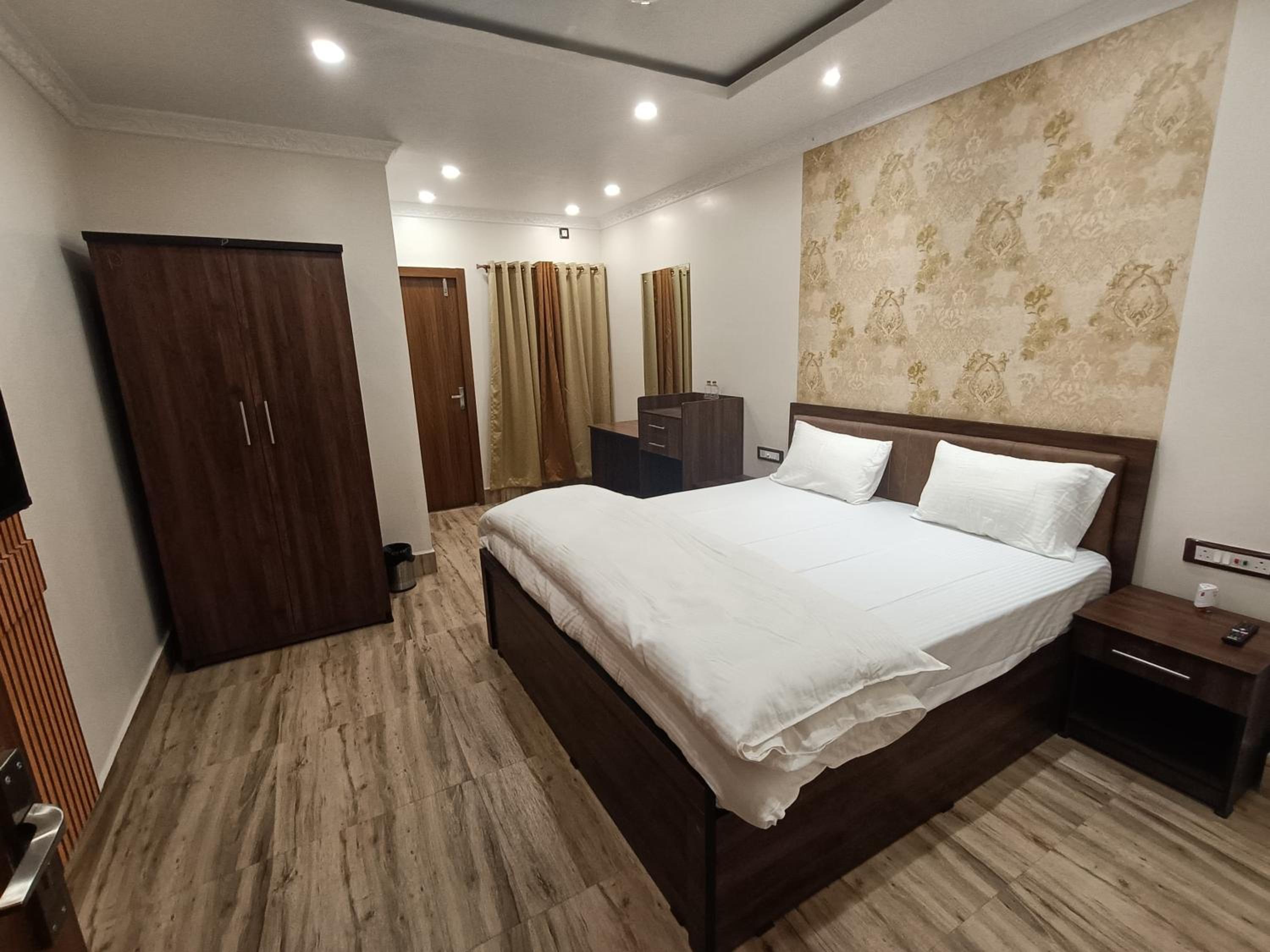 Deluxe Double Room with Balcony