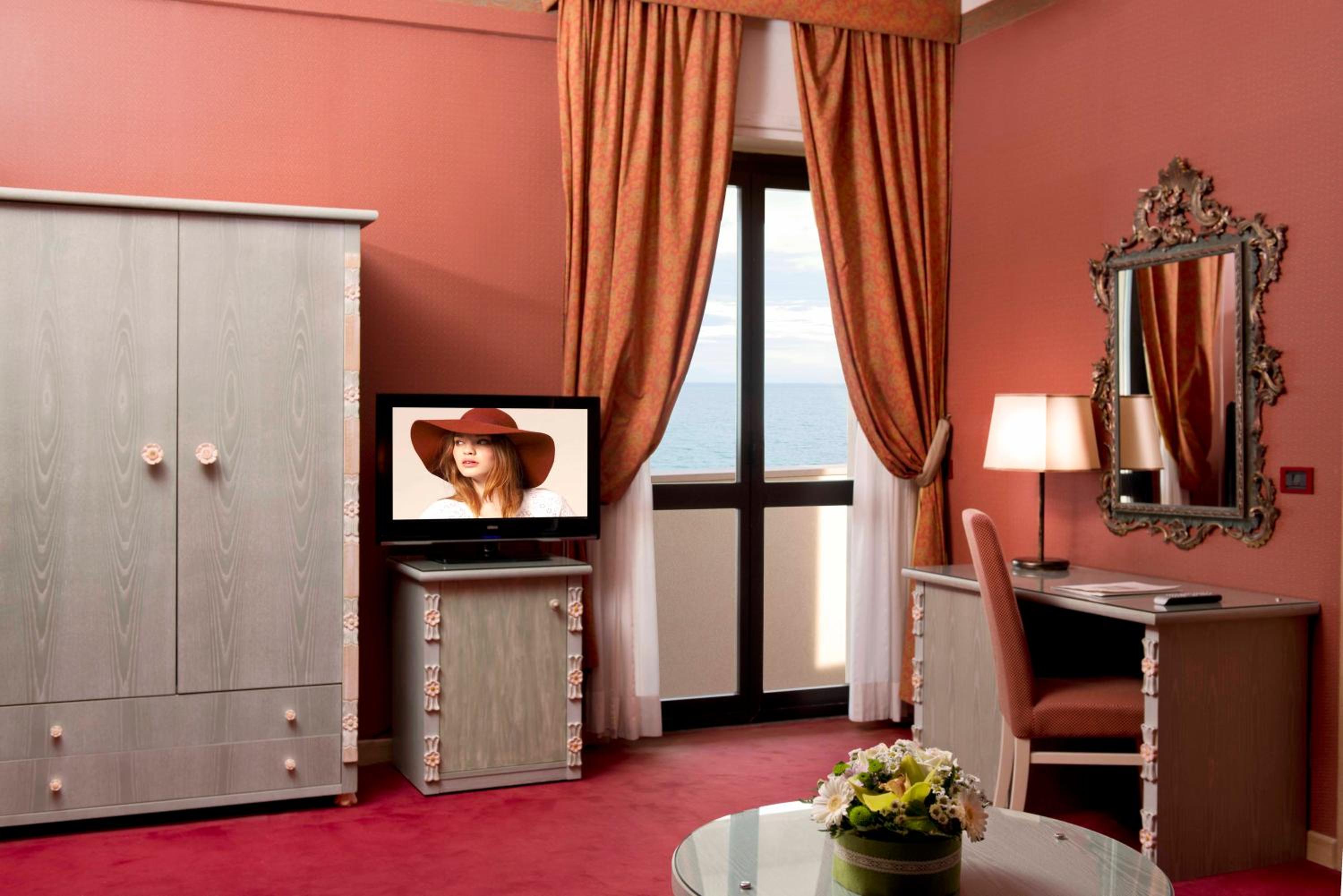 Junior Suite with Sea View - Photo 3