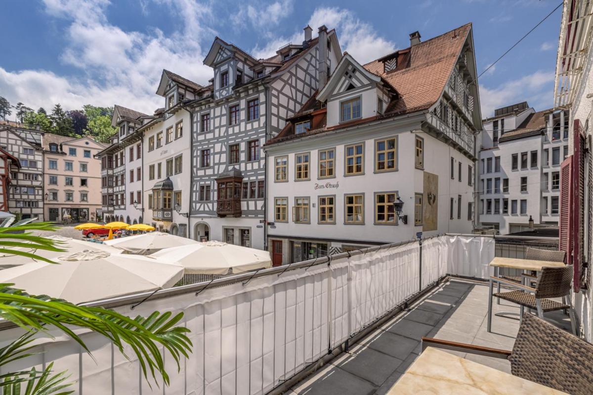 One-Bedroom Apartment with Balcony photo 1