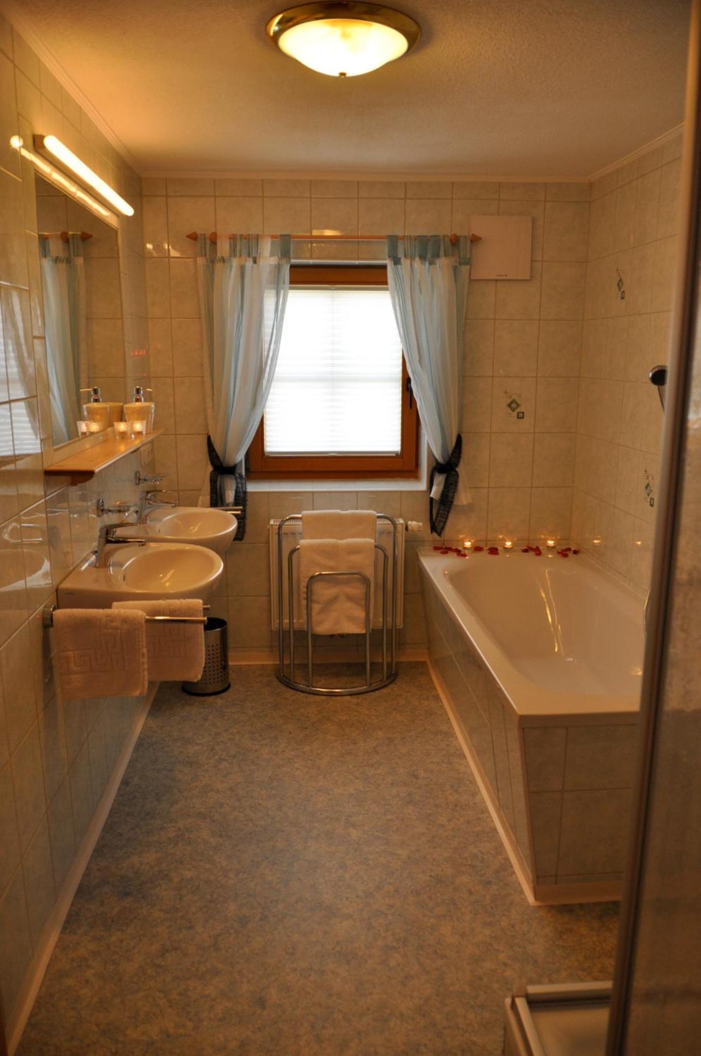 Three-Bedroom Apartment photo 2