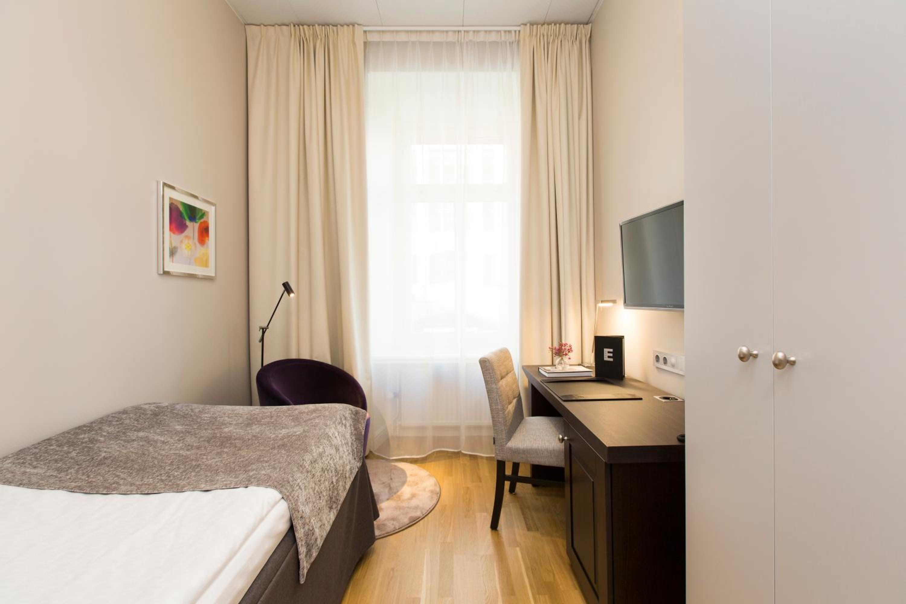 Standard Single Room thumbnail 5