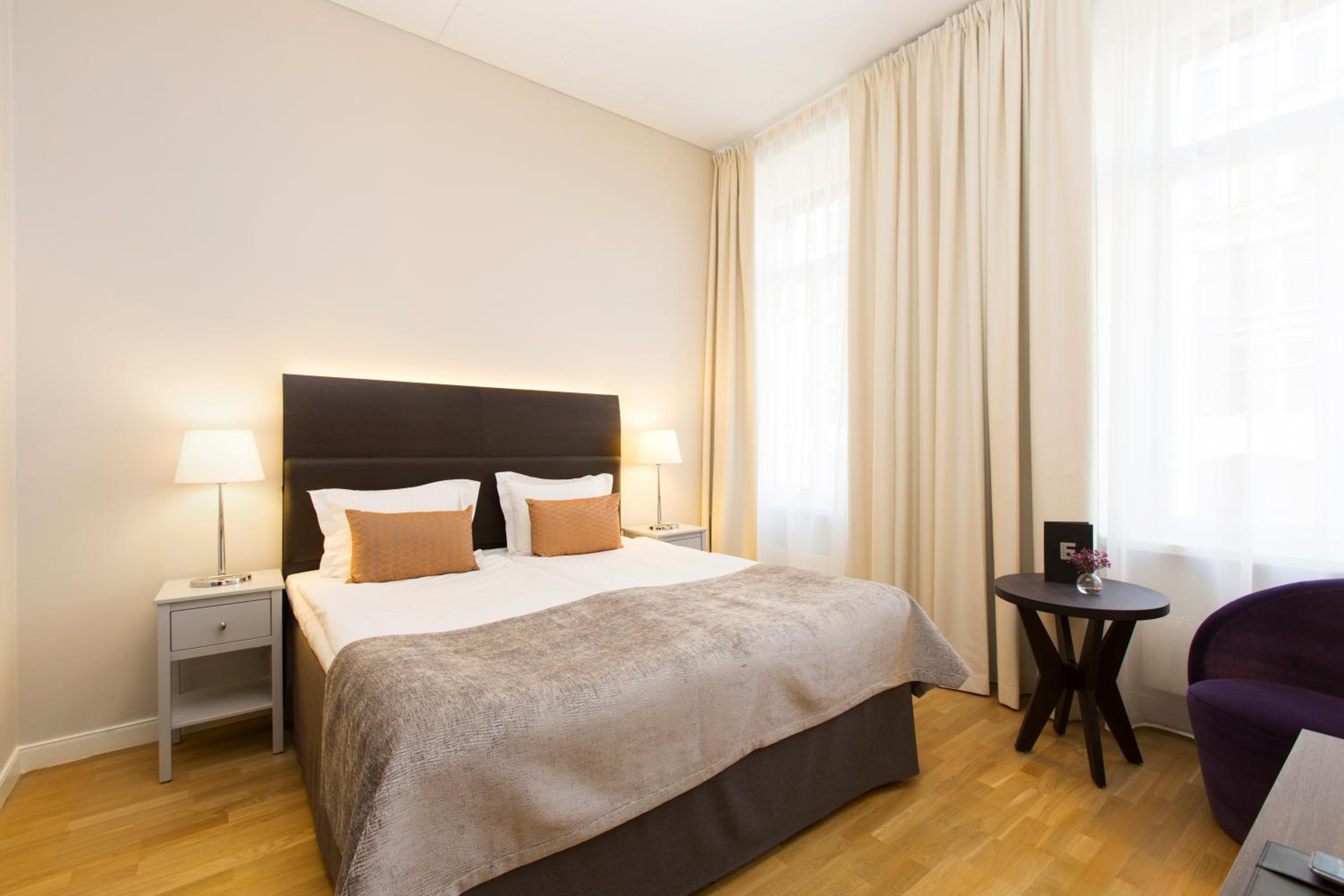 Twin or Double Room thumbnail 5
