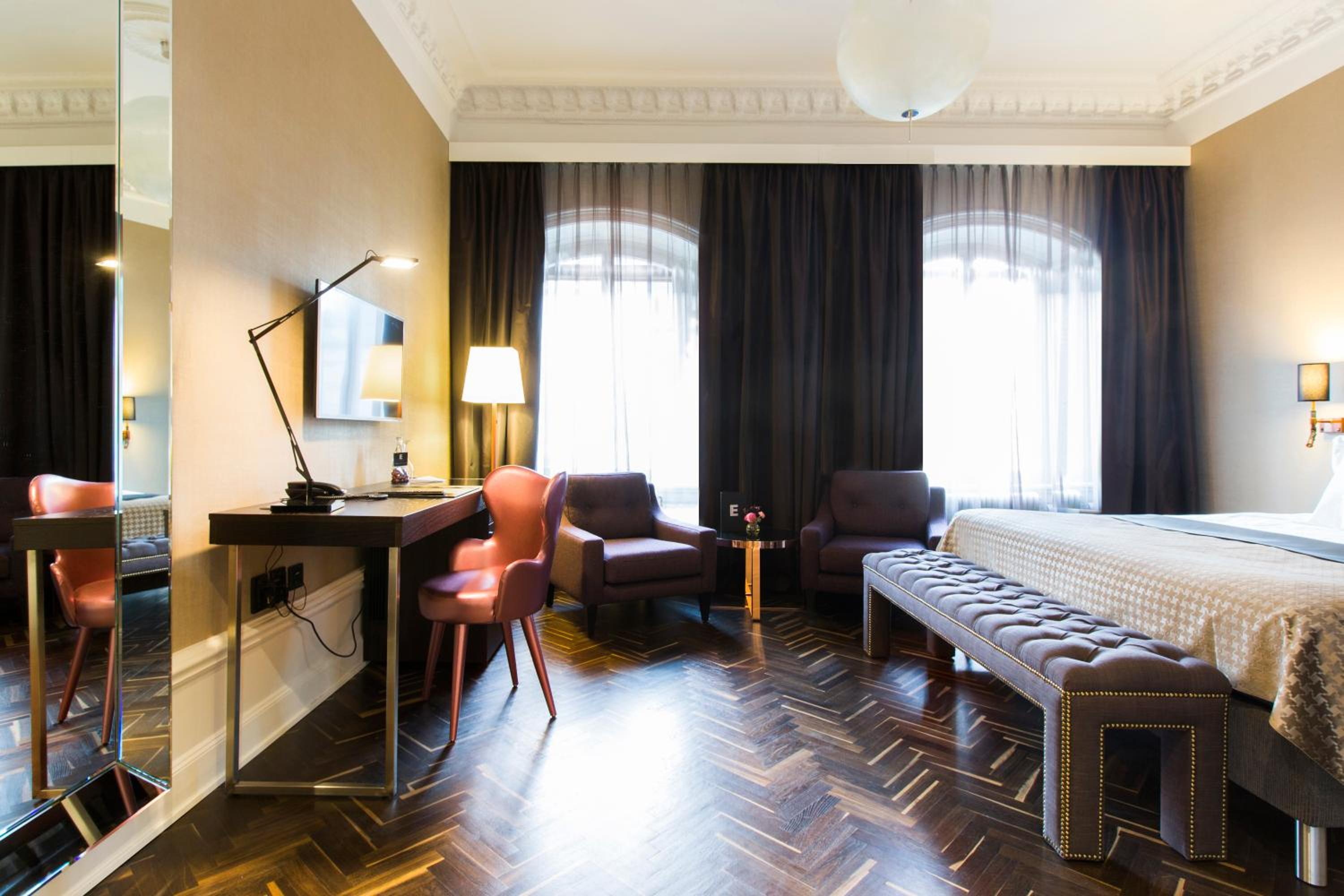 Deluxe King Room - Photo 7