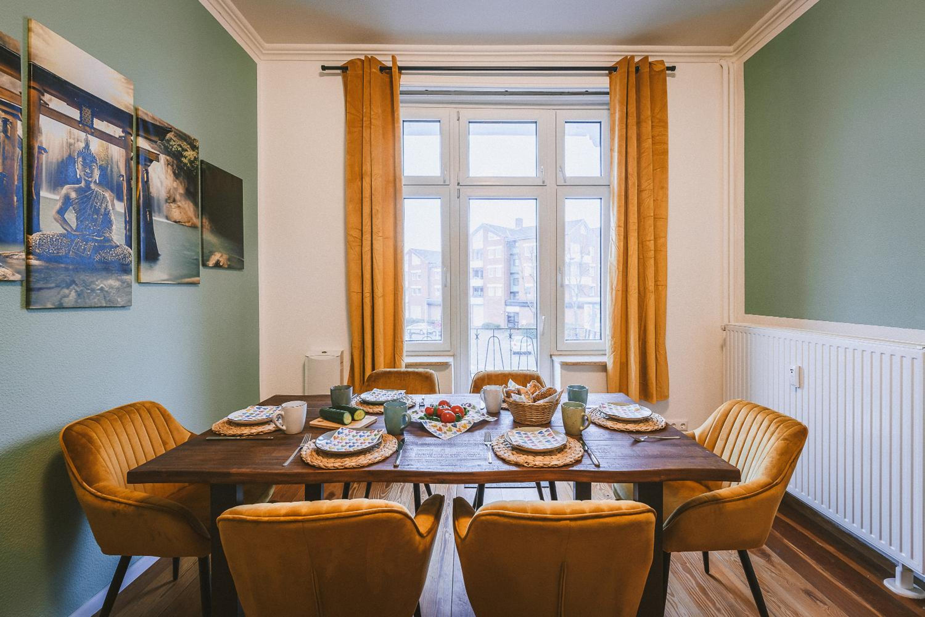 Three-Bedroom Apartment with Balcony photo 3