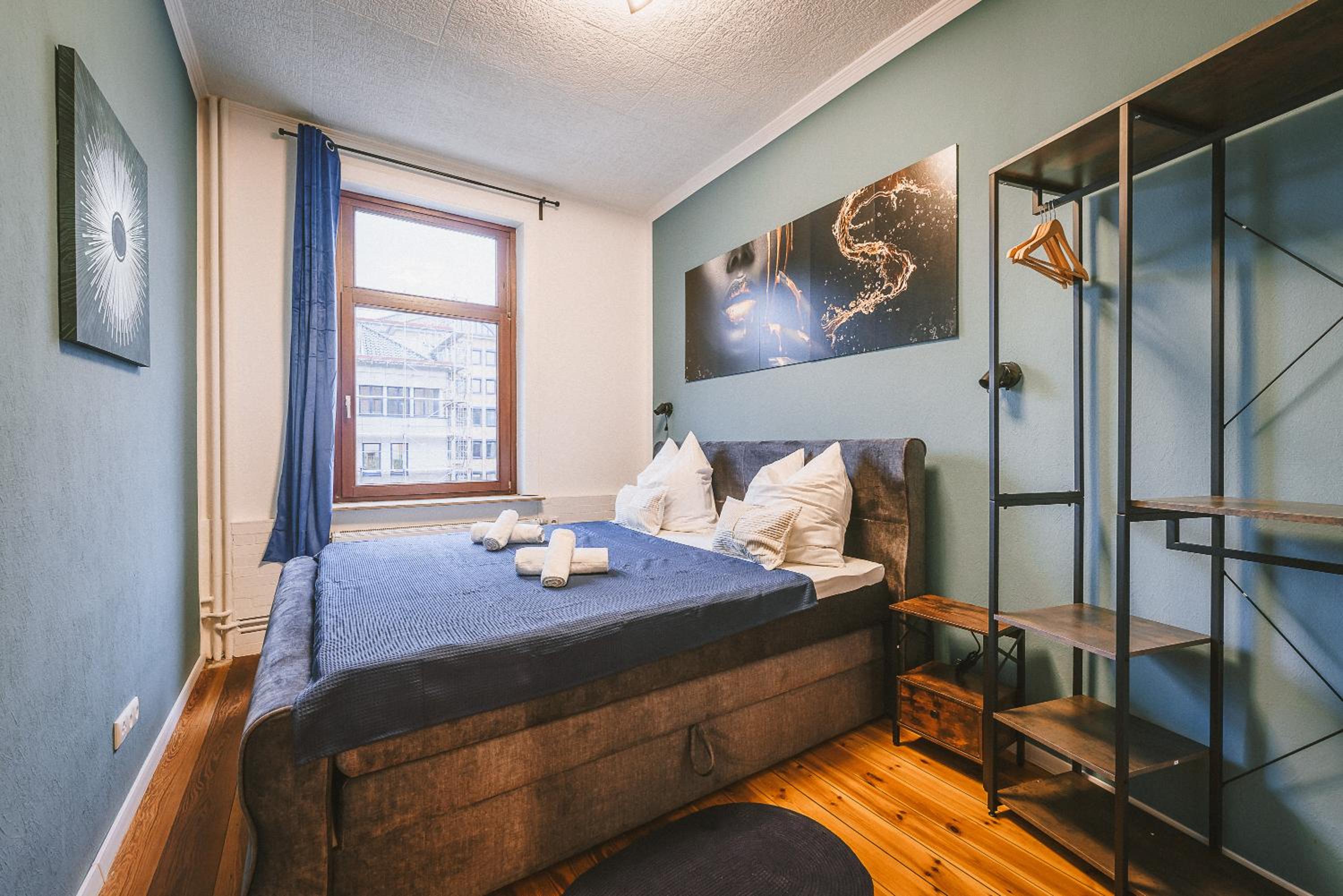 Three-Bedroom Apartment with Balcony photo 1