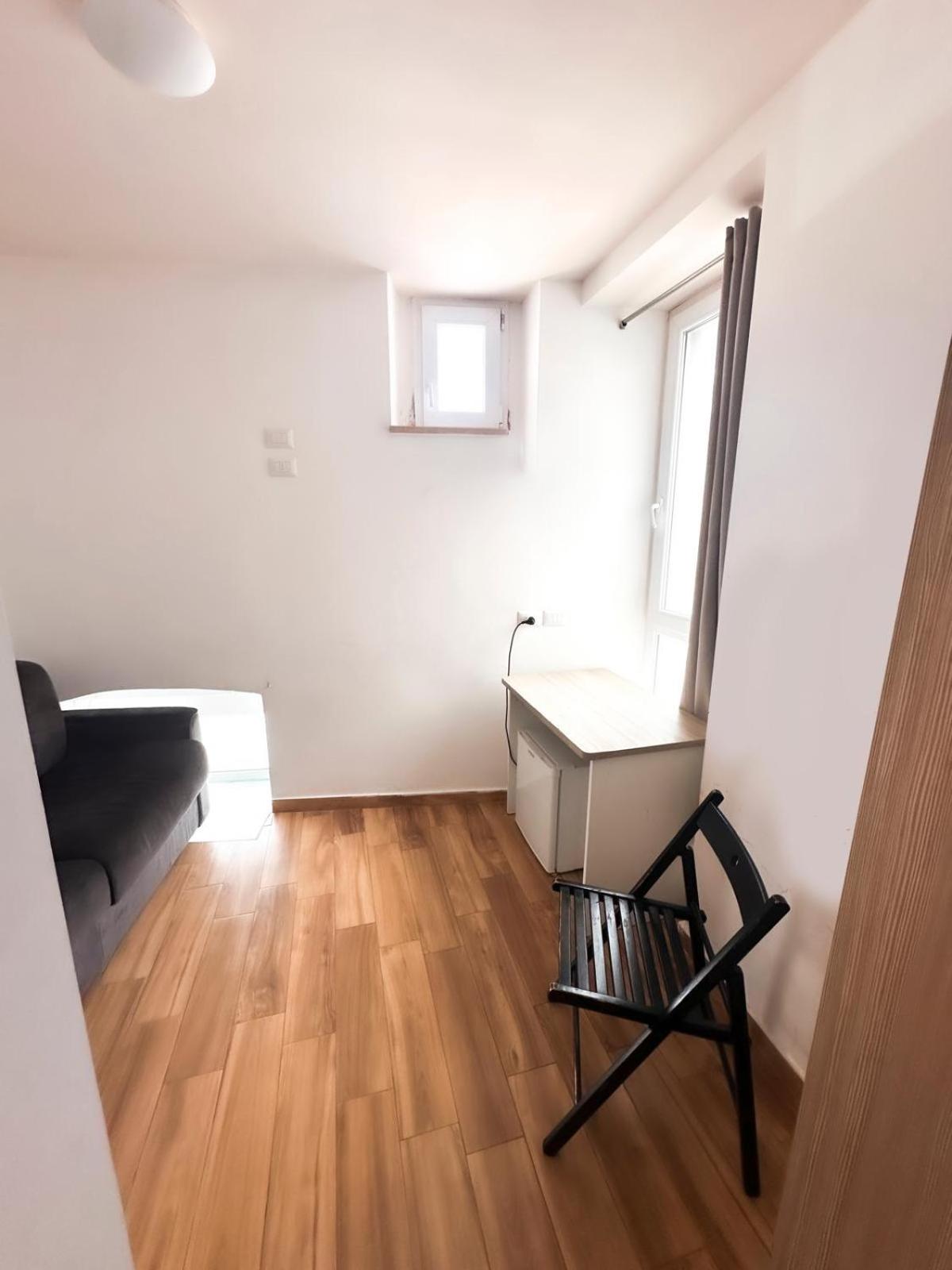 Economy Double Room - Photo 5