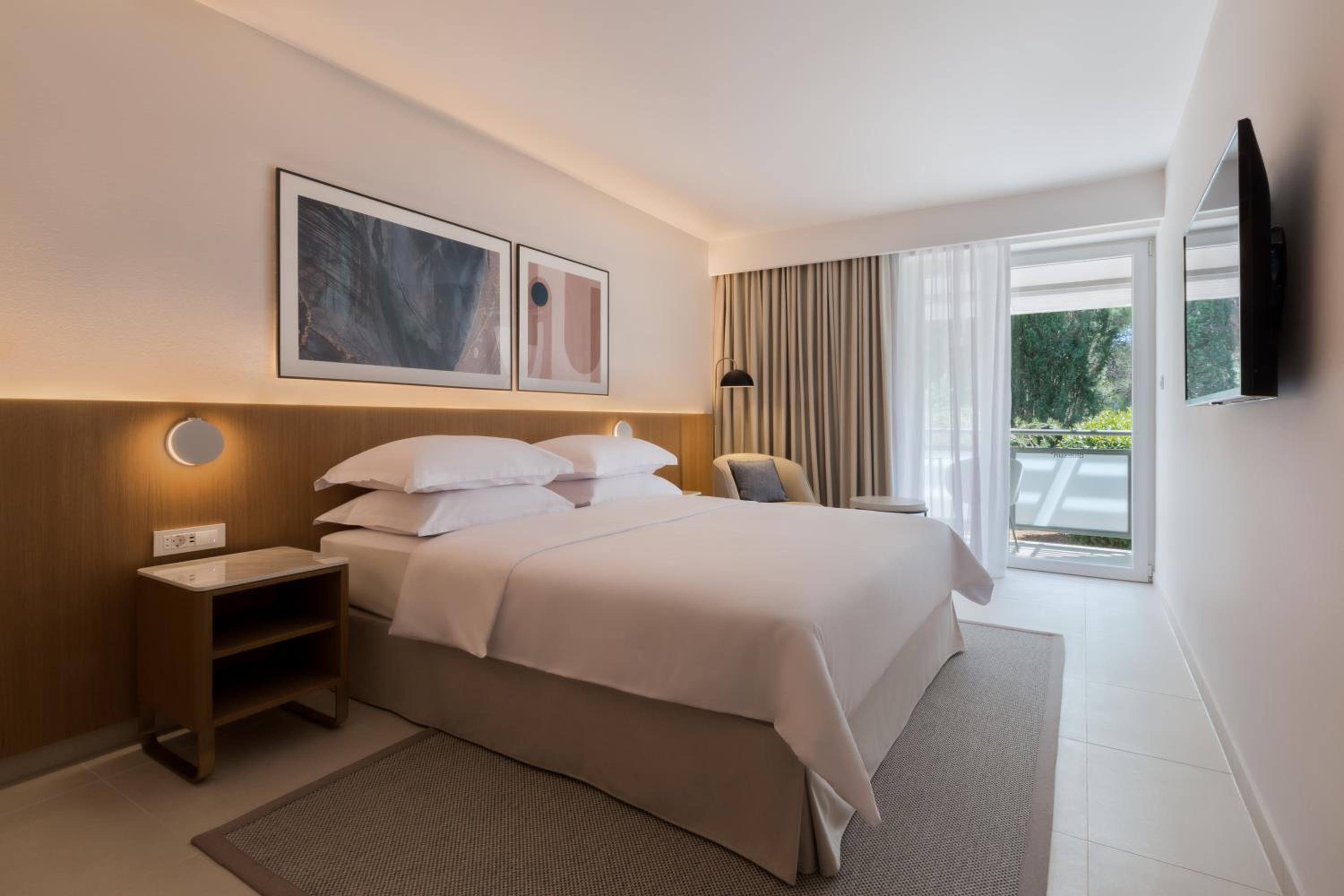 Suite with Balcony - Photo 2