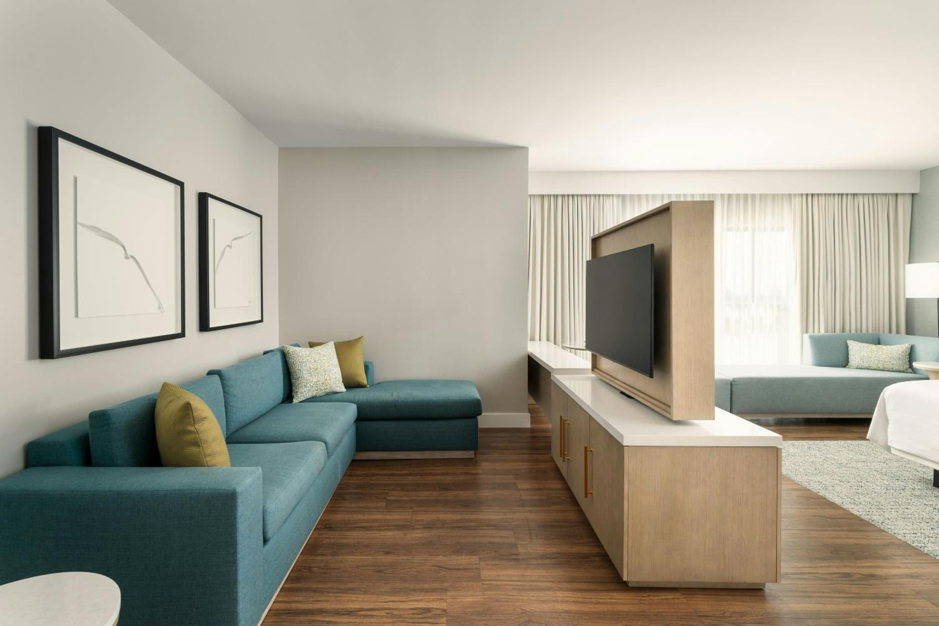 Junior Suite King, Junior Suite, 1 King (Mobility Accessible w/ Roll-in Shower)