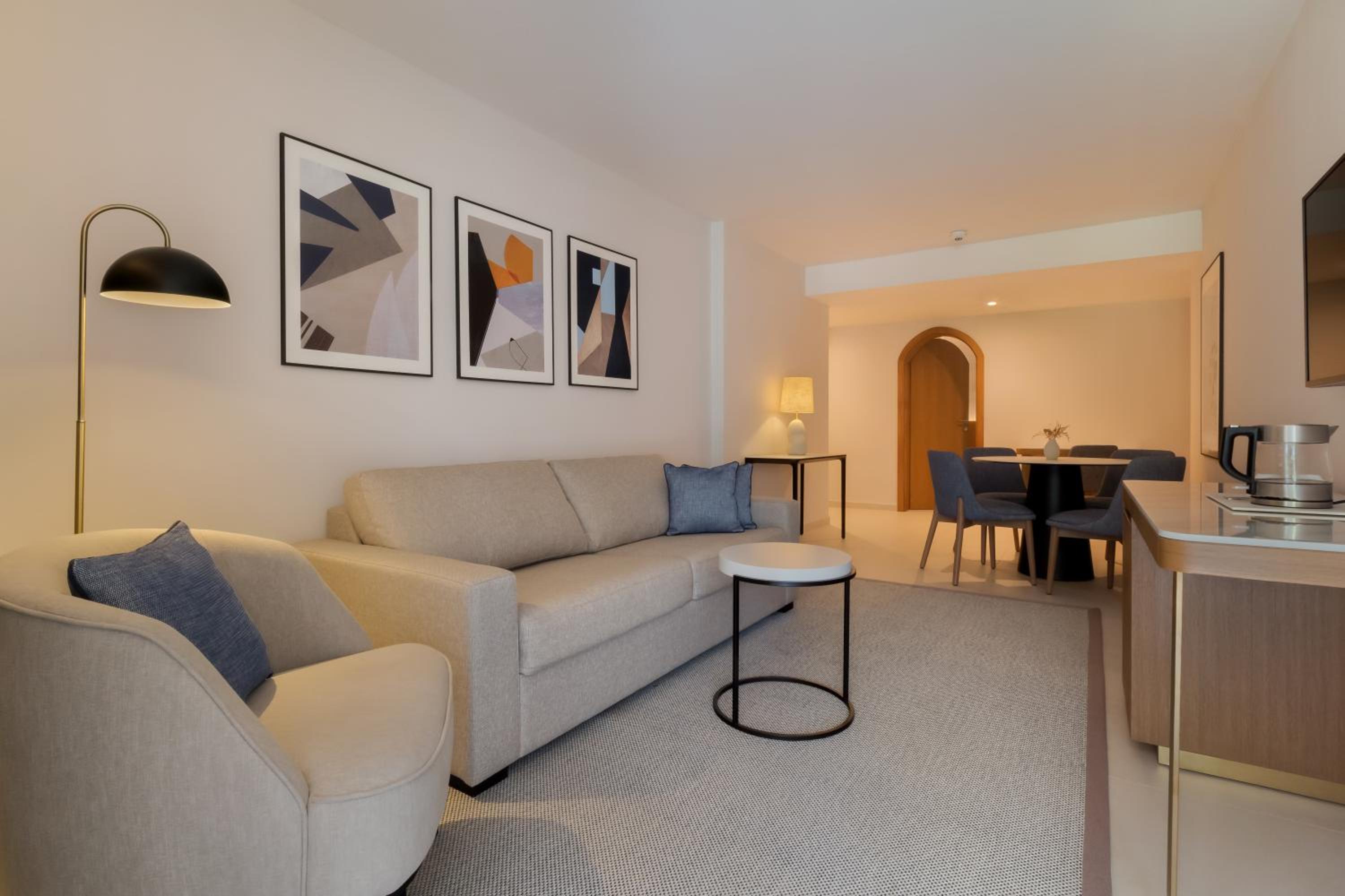 Suite with Balcony - Photo 4