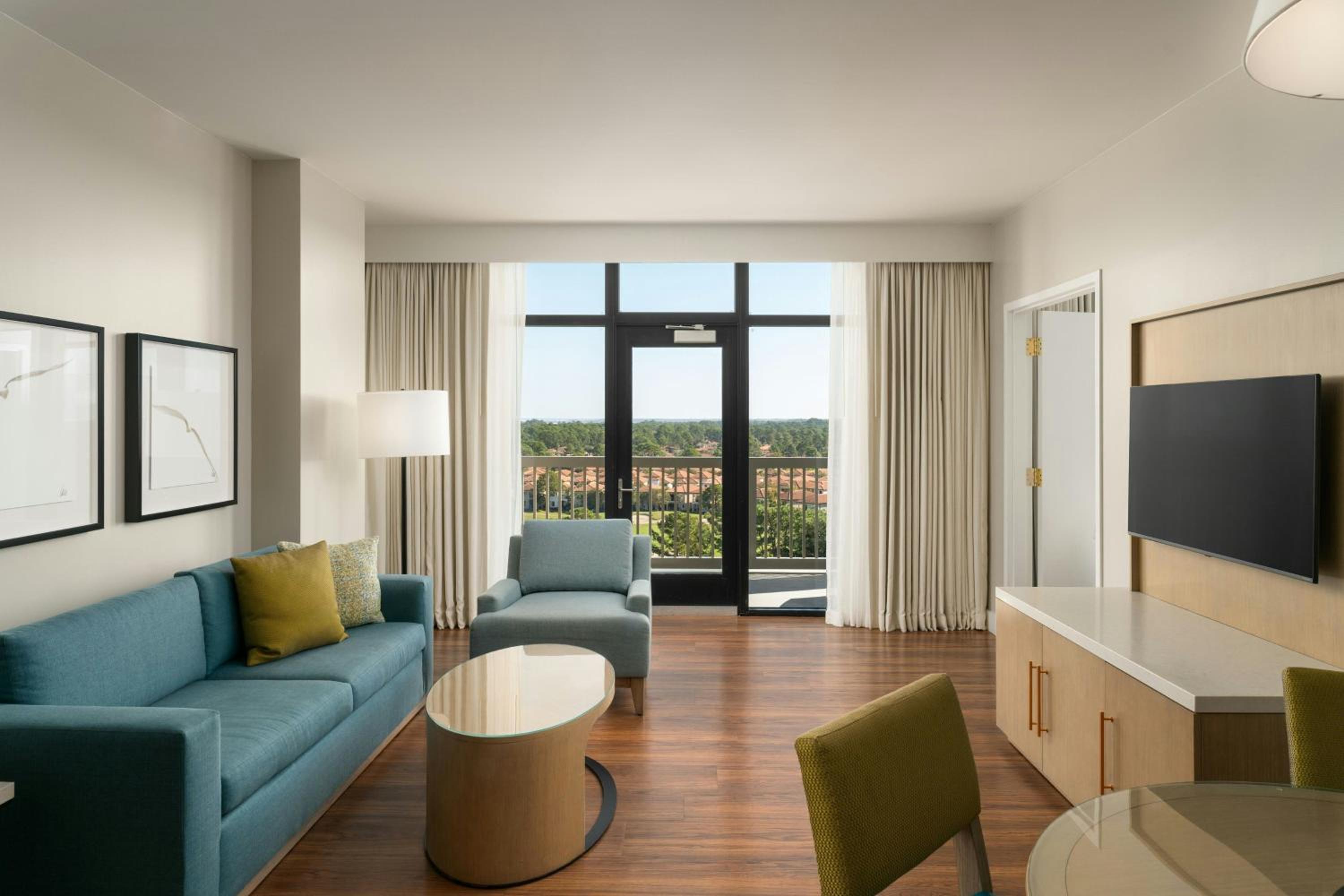 Exec Suite Double Queen, Executive Suite, 2 Queen (Mobility Accessible w/ Tub)