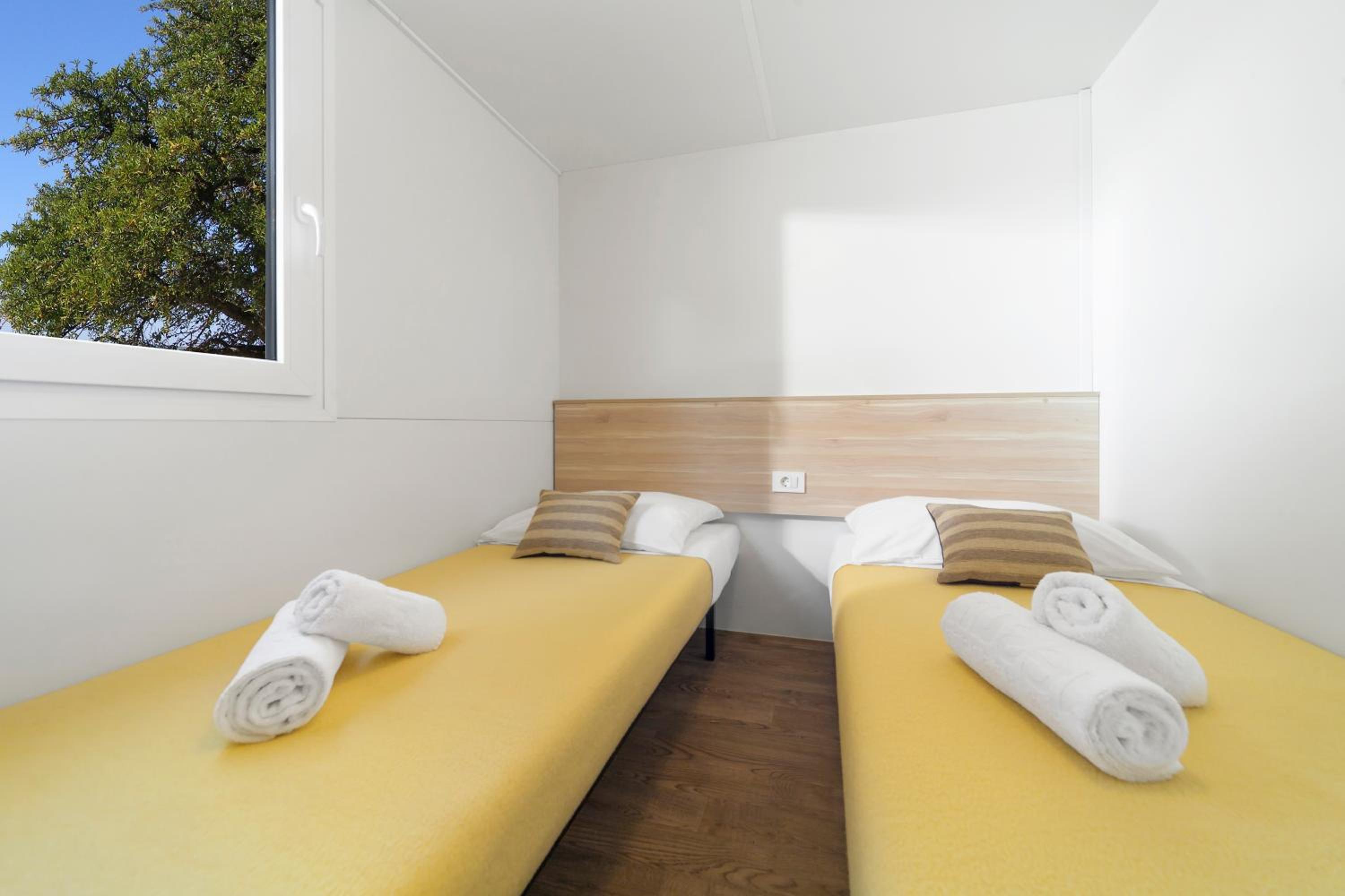 Premium Mobile Home (4 Adults + 2 Children) photo 3
