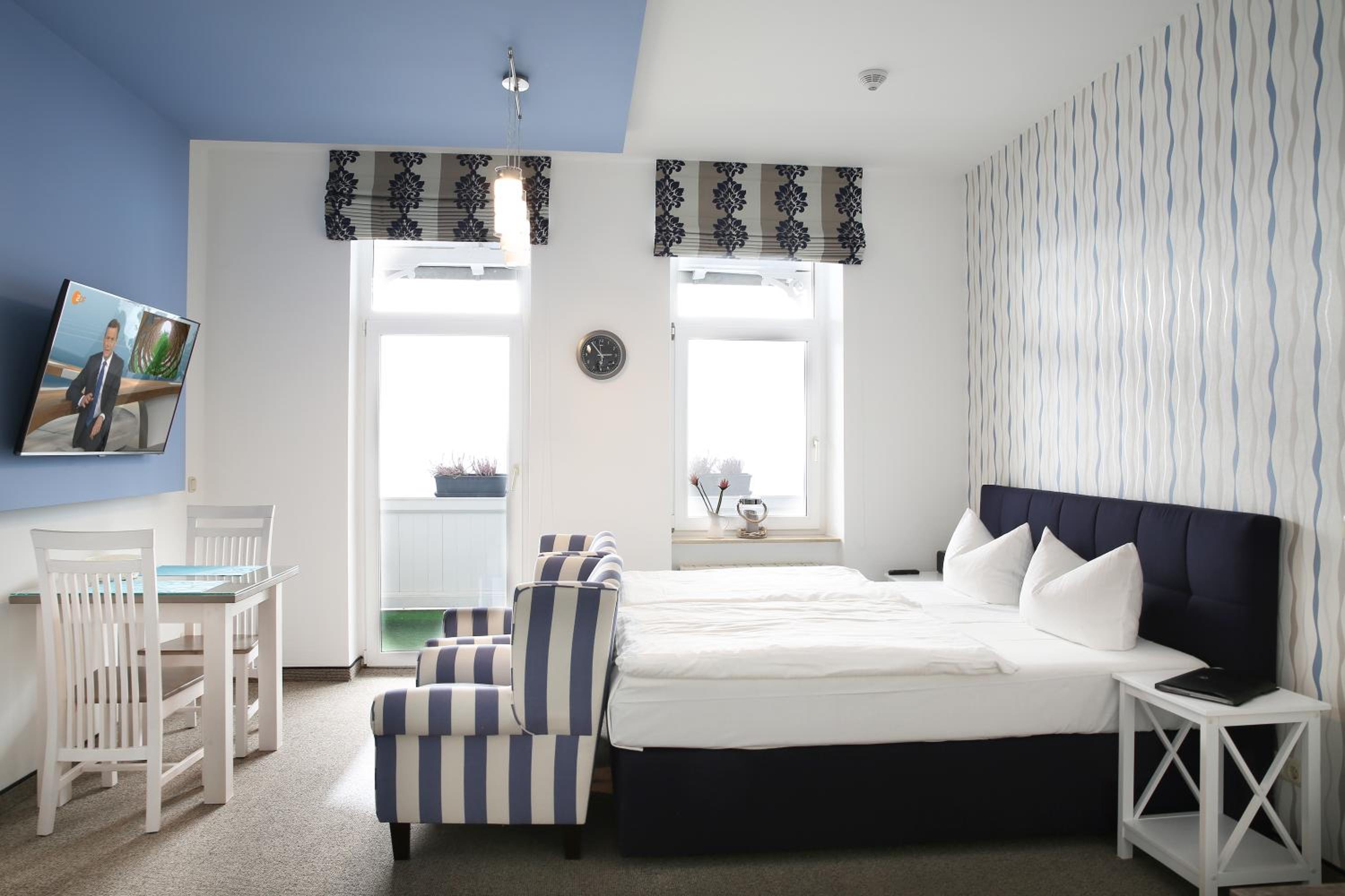 Studio Apartment photo 1