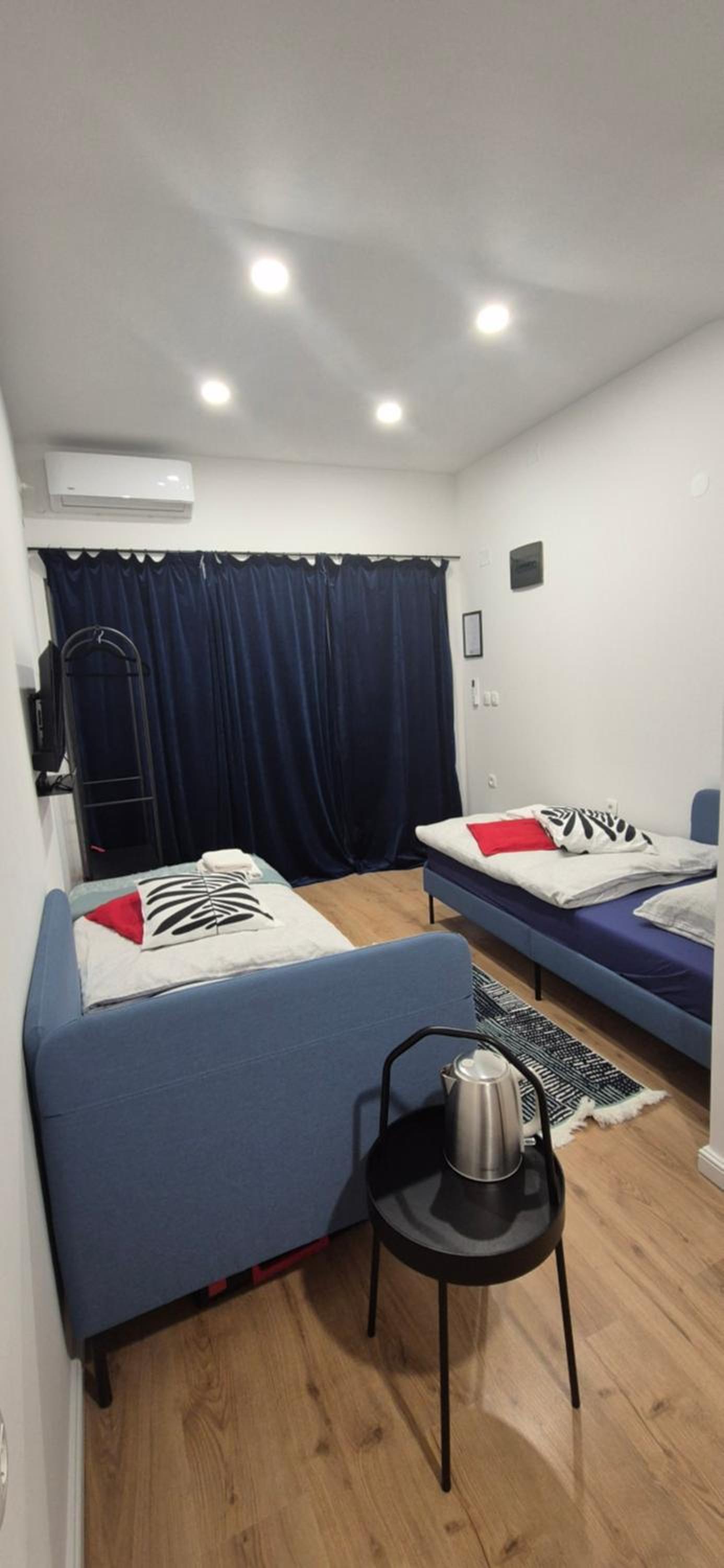 Twin Room with Private Bathroom - Photo 3