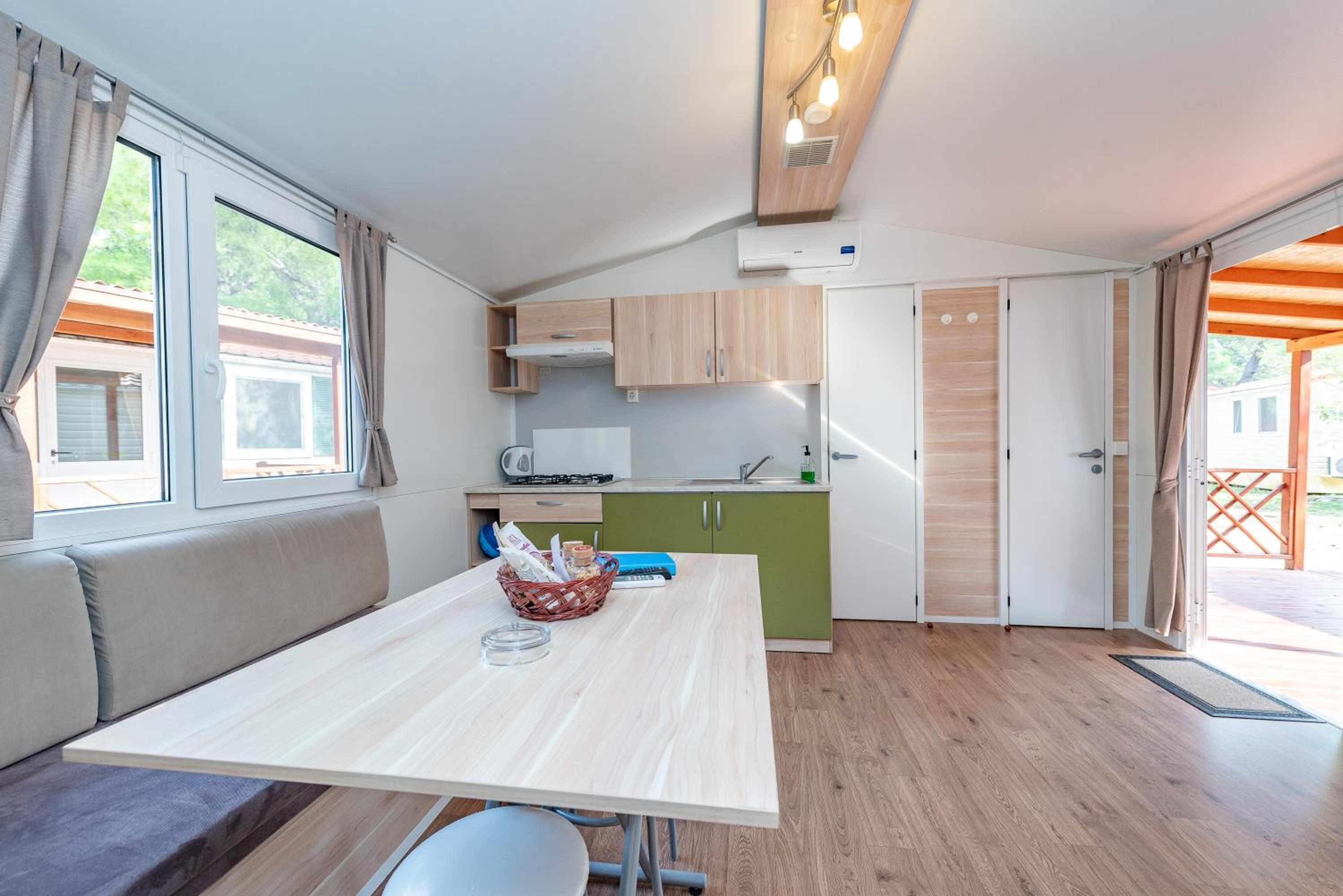 Family Mobile Home (6 Adults + 2 Children) photo 2