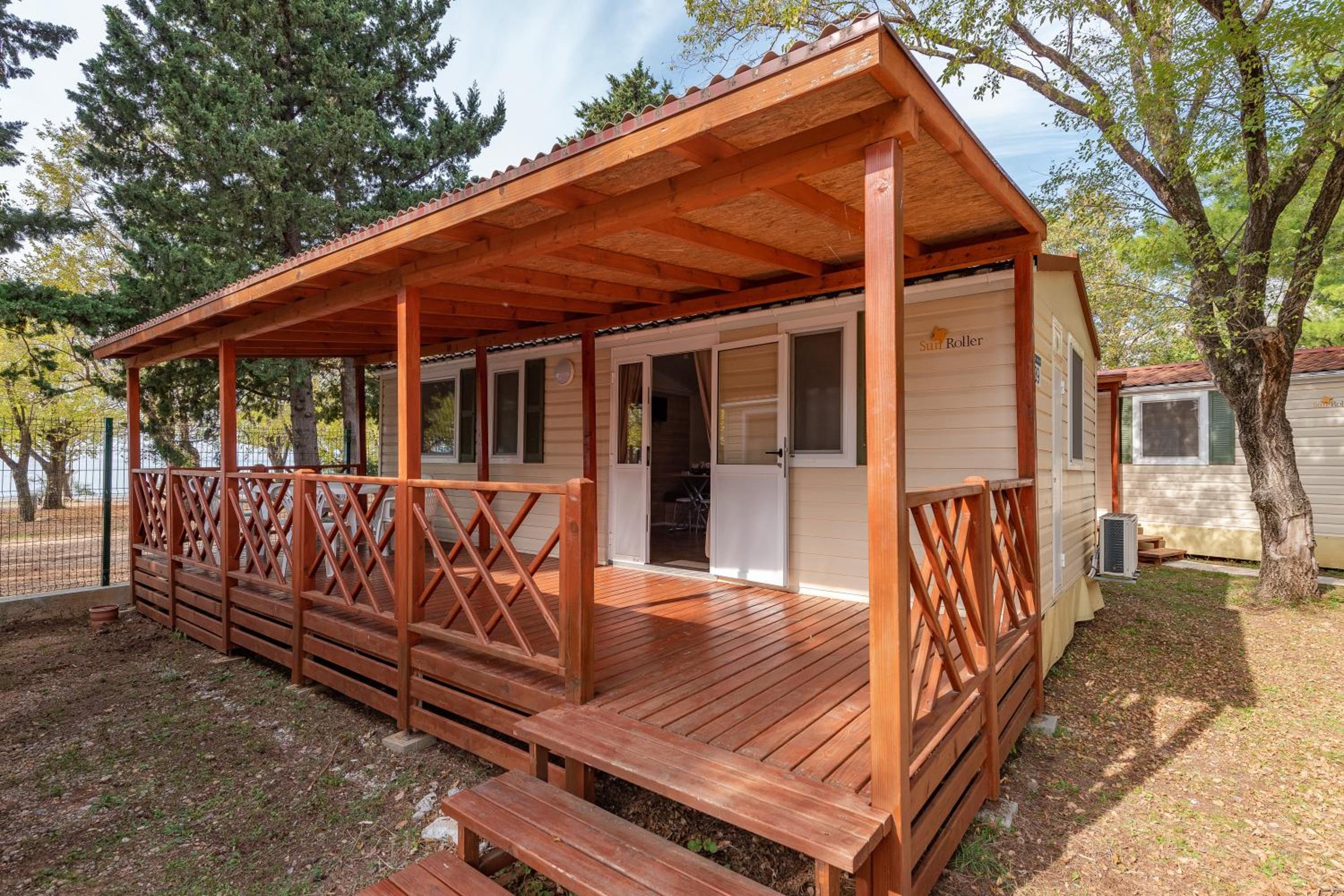 Family Mobile Home (6 Adults + 2 Children)