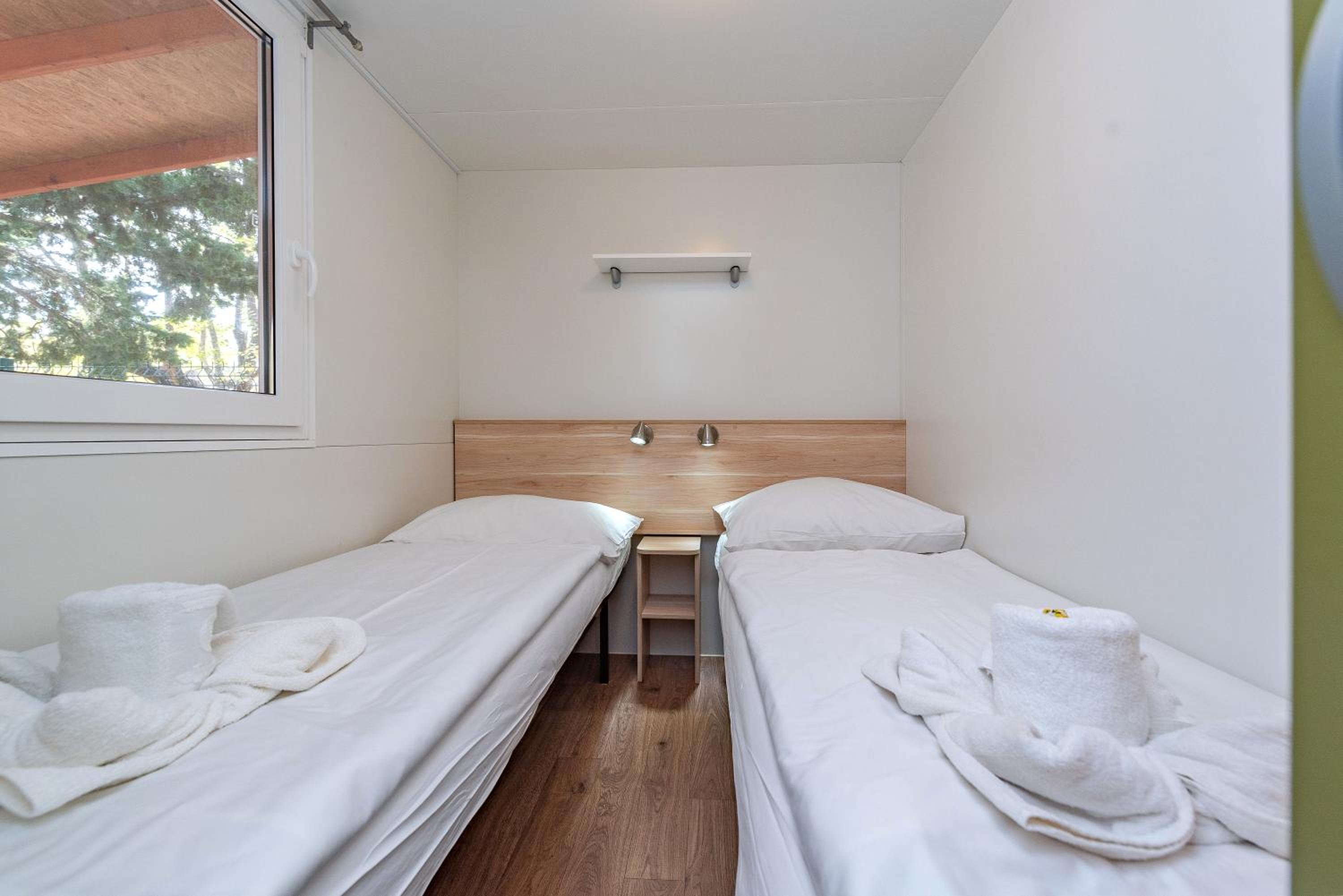 Family Mobile Home (6 Adults + 2 Children) photo 3