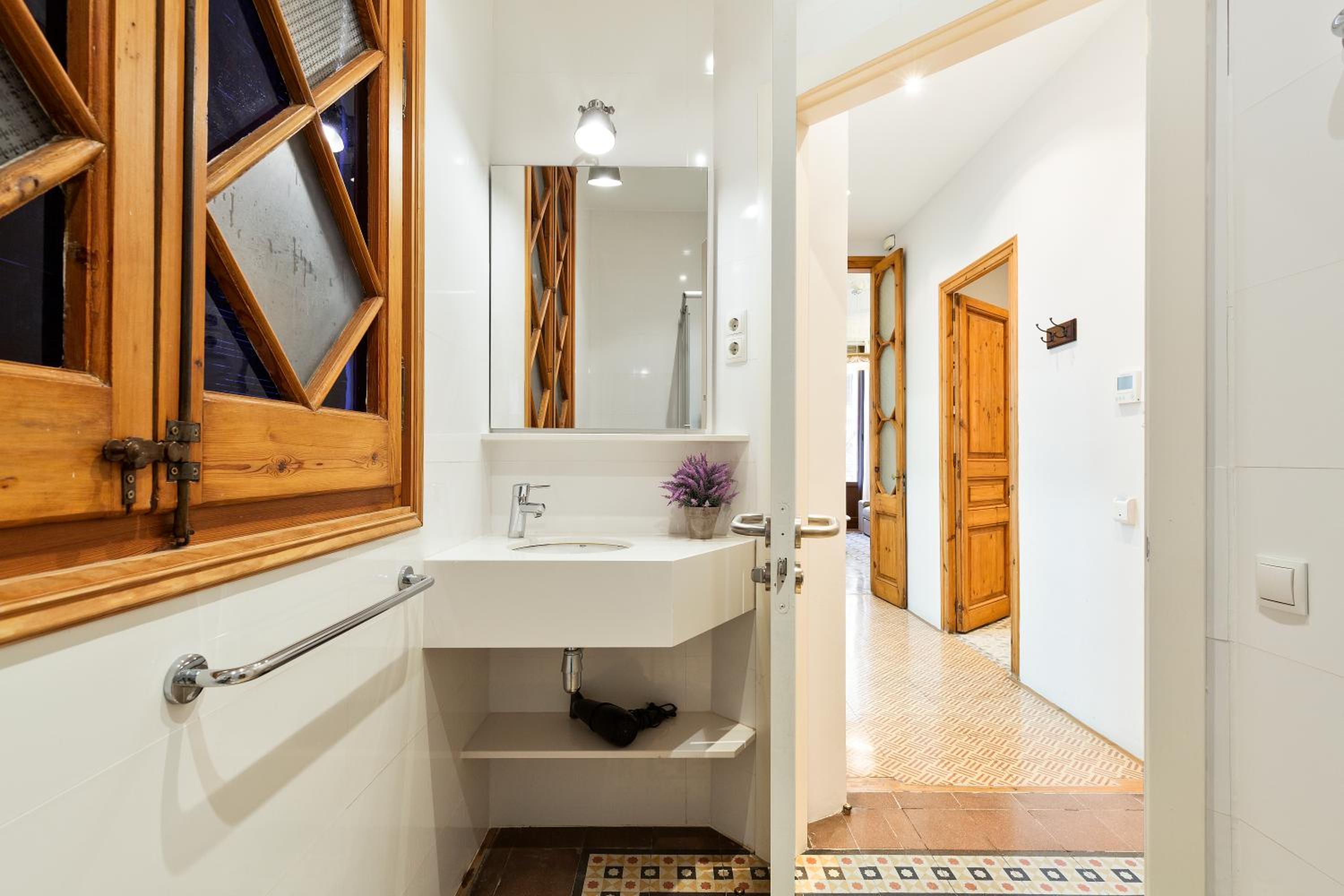 One-Bedroom Apartment with Balcony photo 2