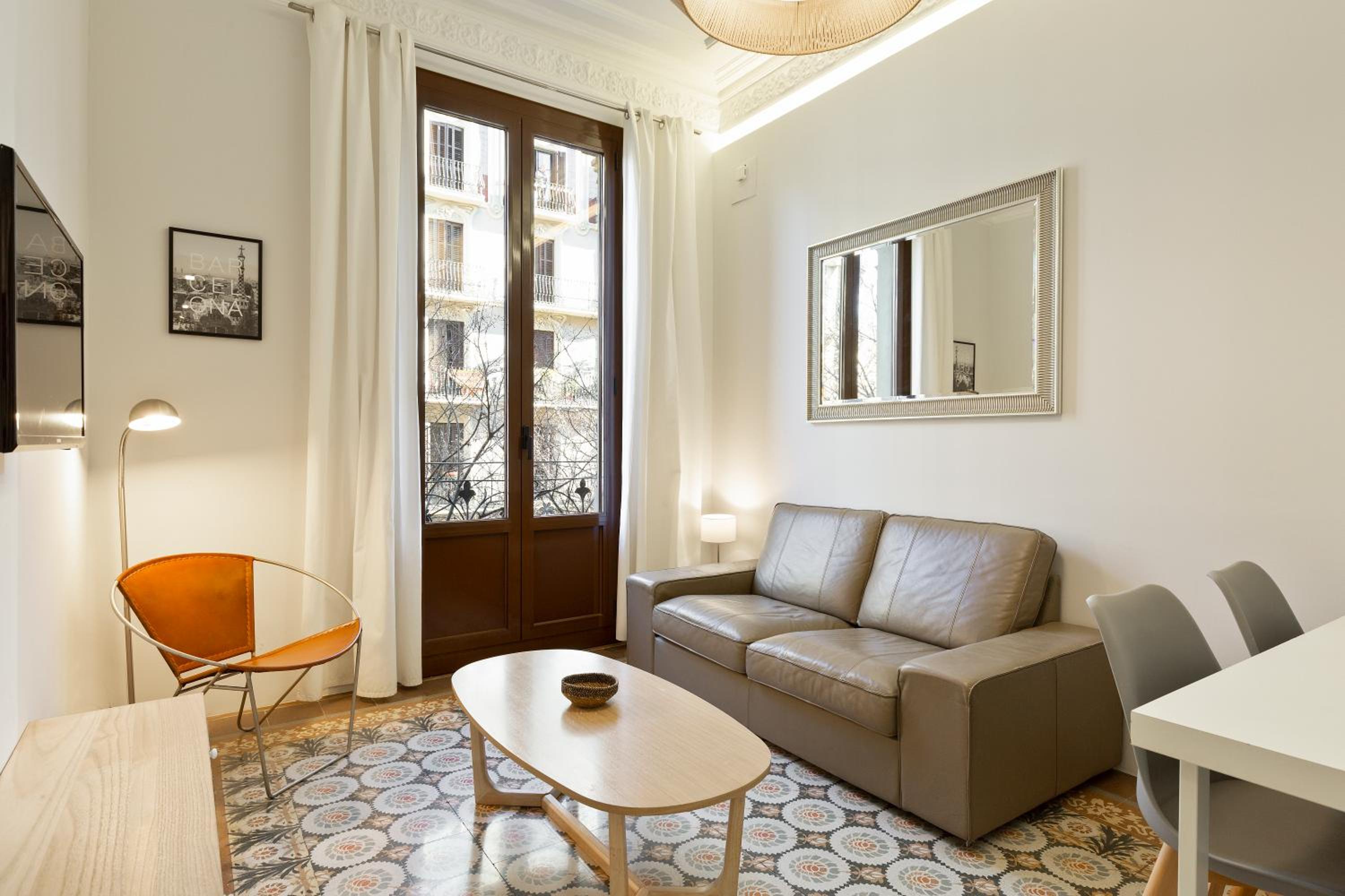 One-Bedroom Apartment with Balcony photo 3