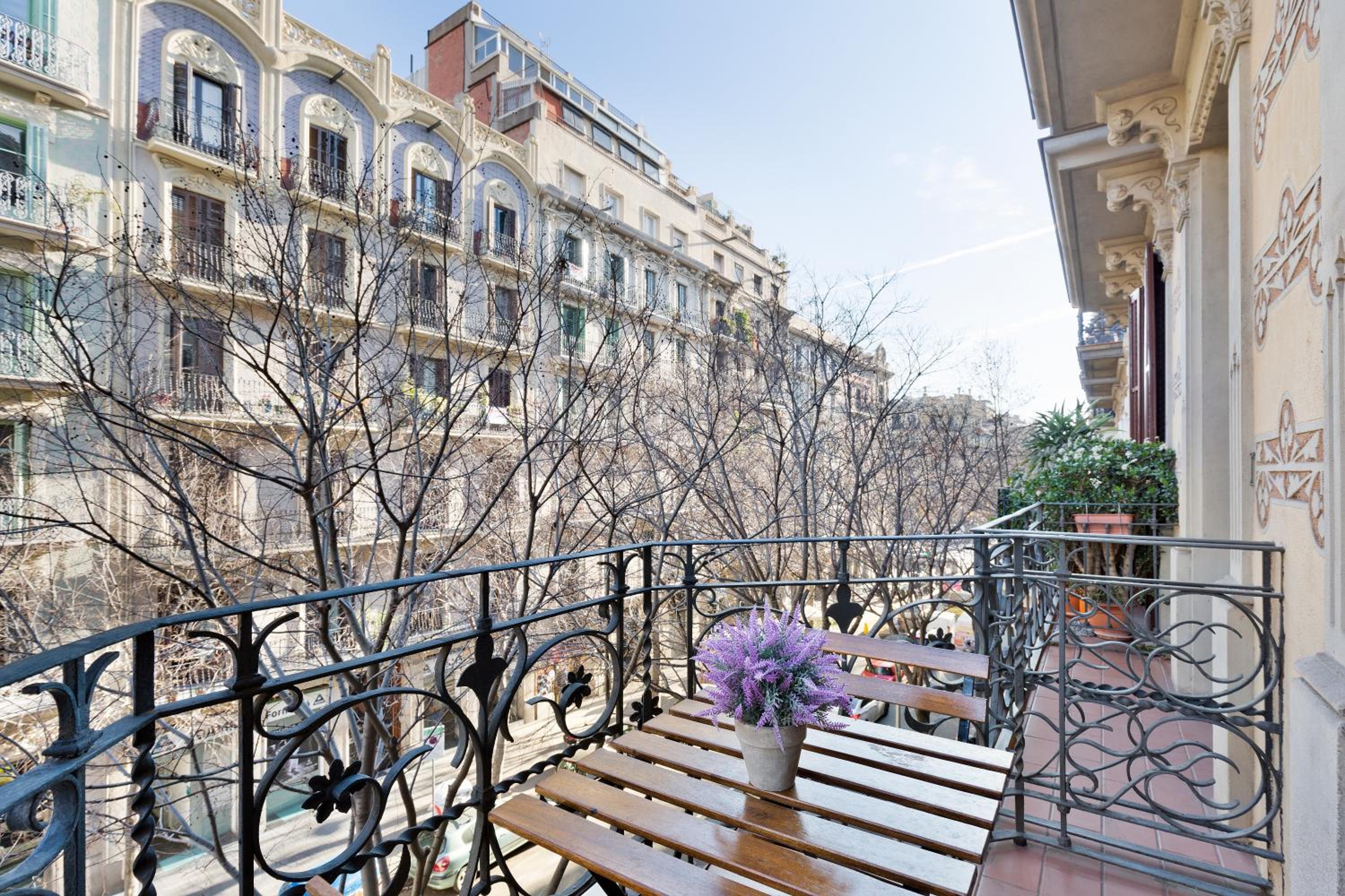 One-Bedroom Apartment with Balcony