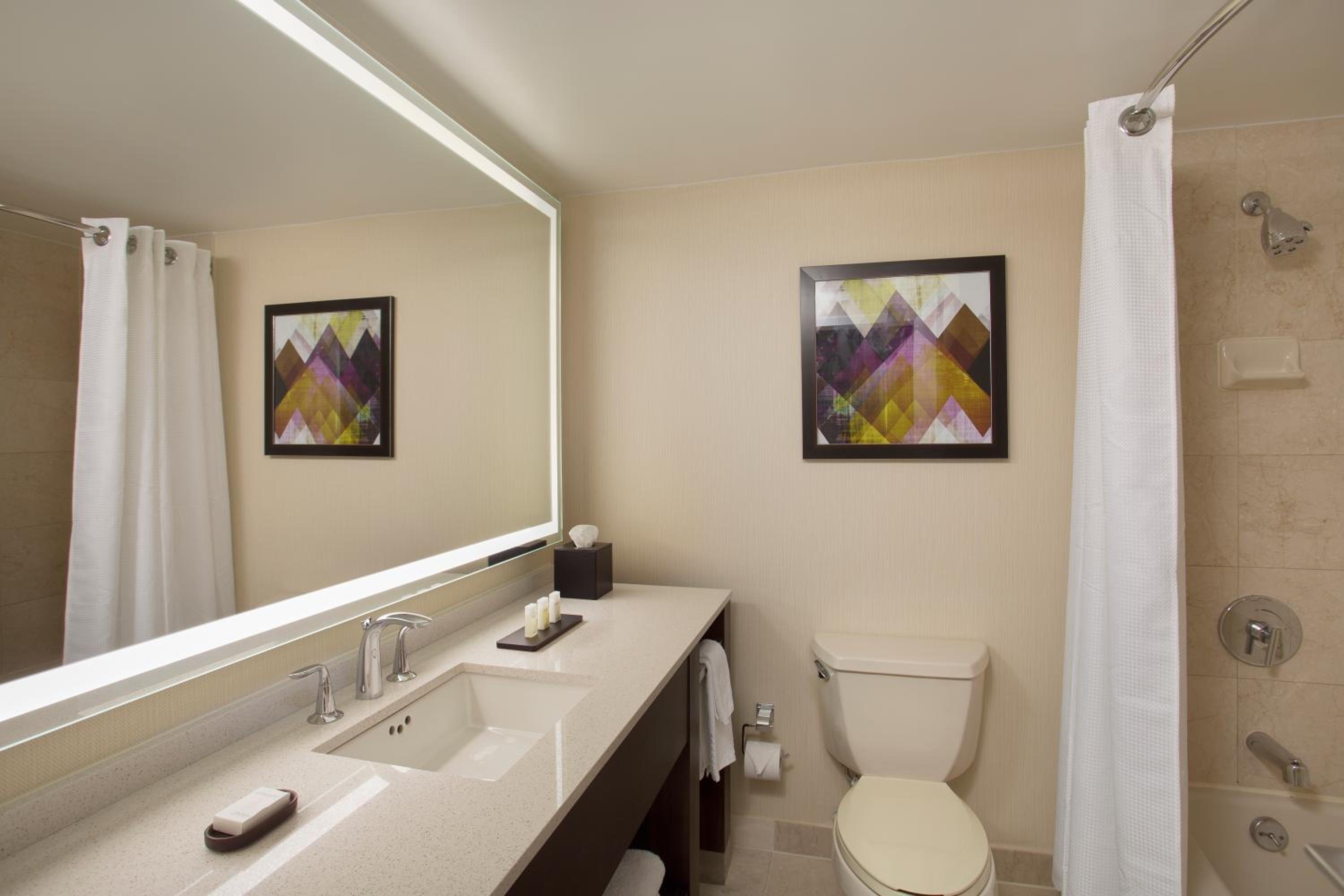 Two-Room Corner King Suite photo 3