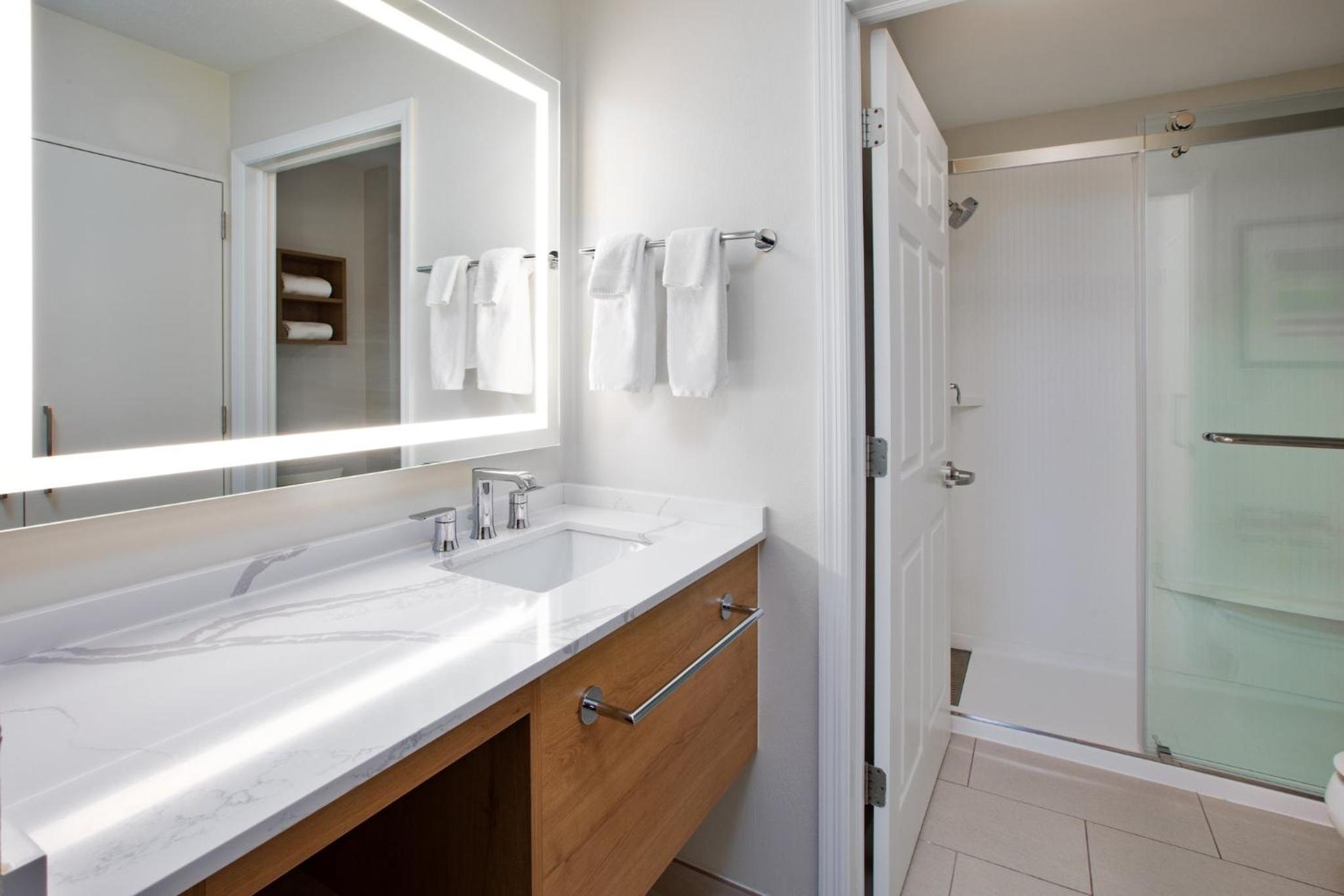 One-Bedroom Queen Suite with Two Queen Beds - Photo 6