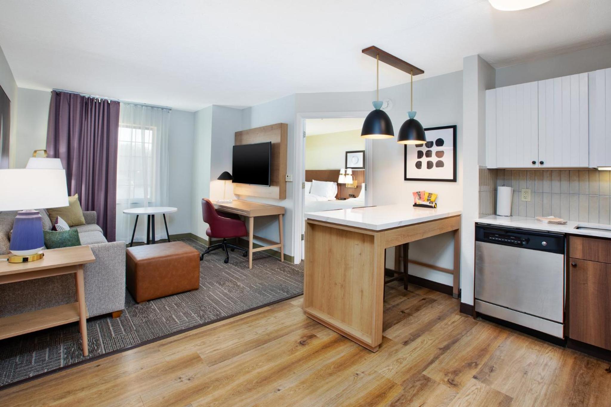 One-Bedroom Queen Suite with Two Queen Beds - Photo 8