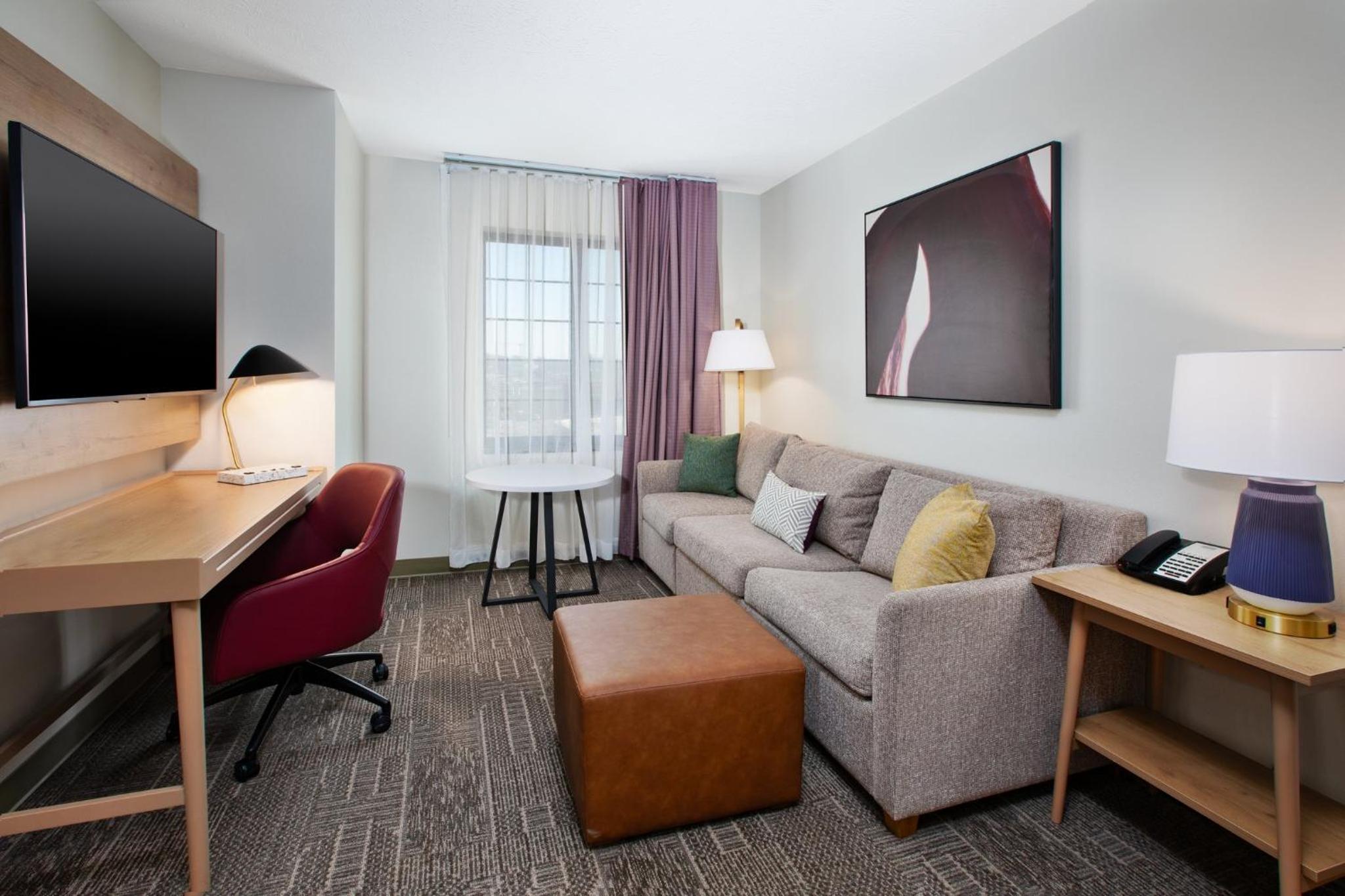 One-Bedroom Queen Suite with Two Queen Beds - Photo 9