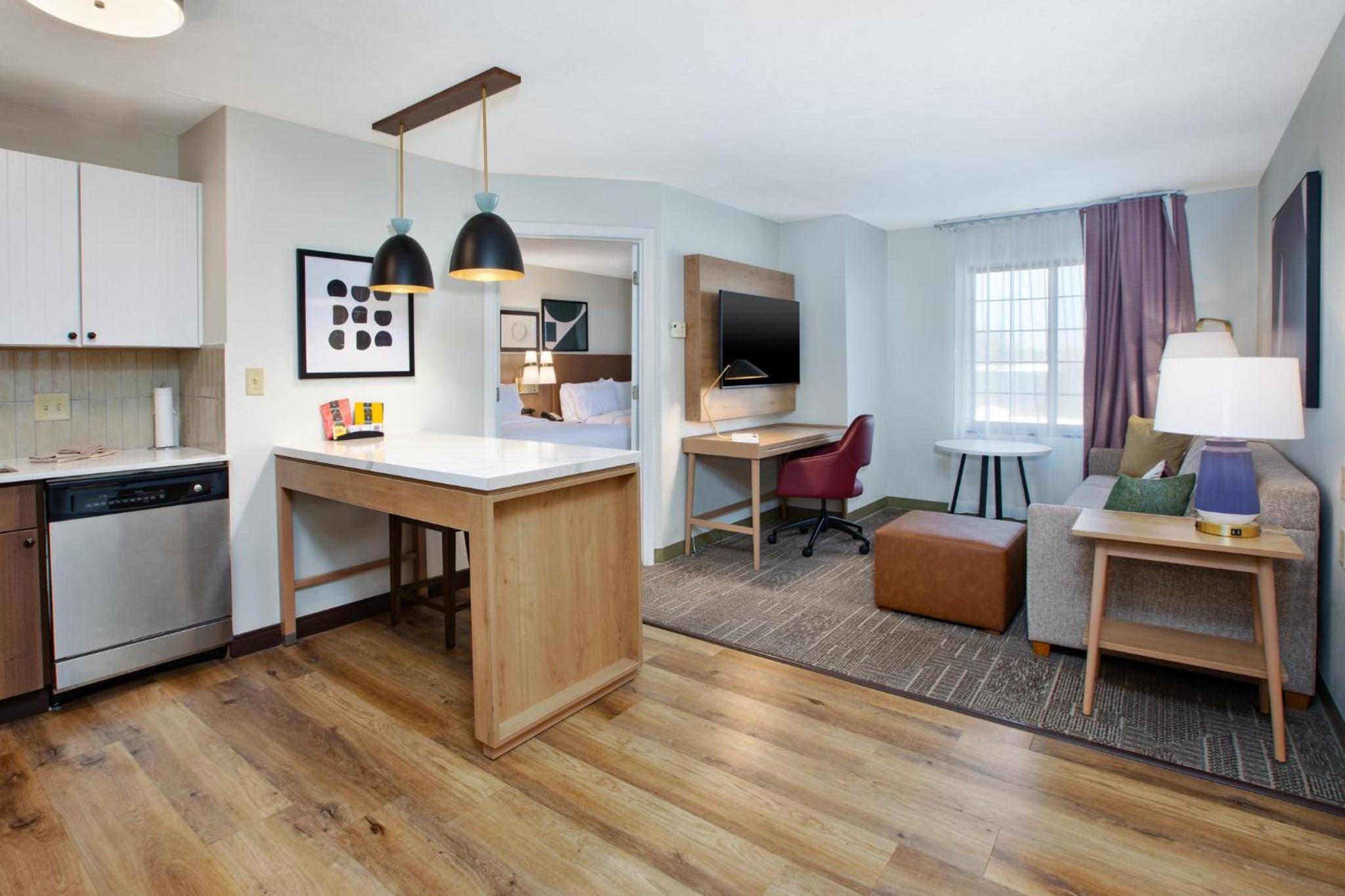 One-Bedroom Queen Suite with Two Queen Beds - Photo 10