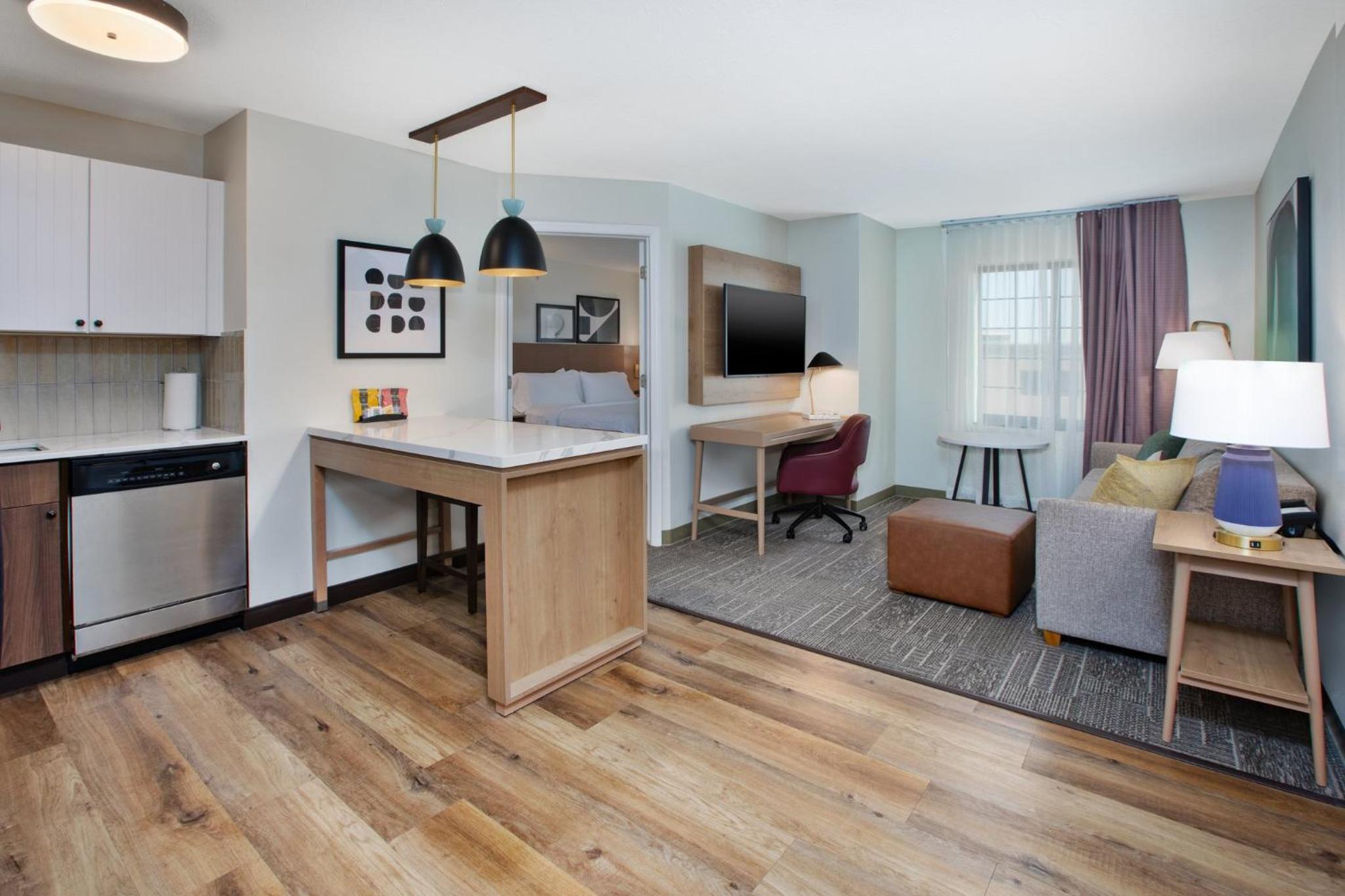 One-Bedroom Queen Suite with Two Queen Beds - Photo 11