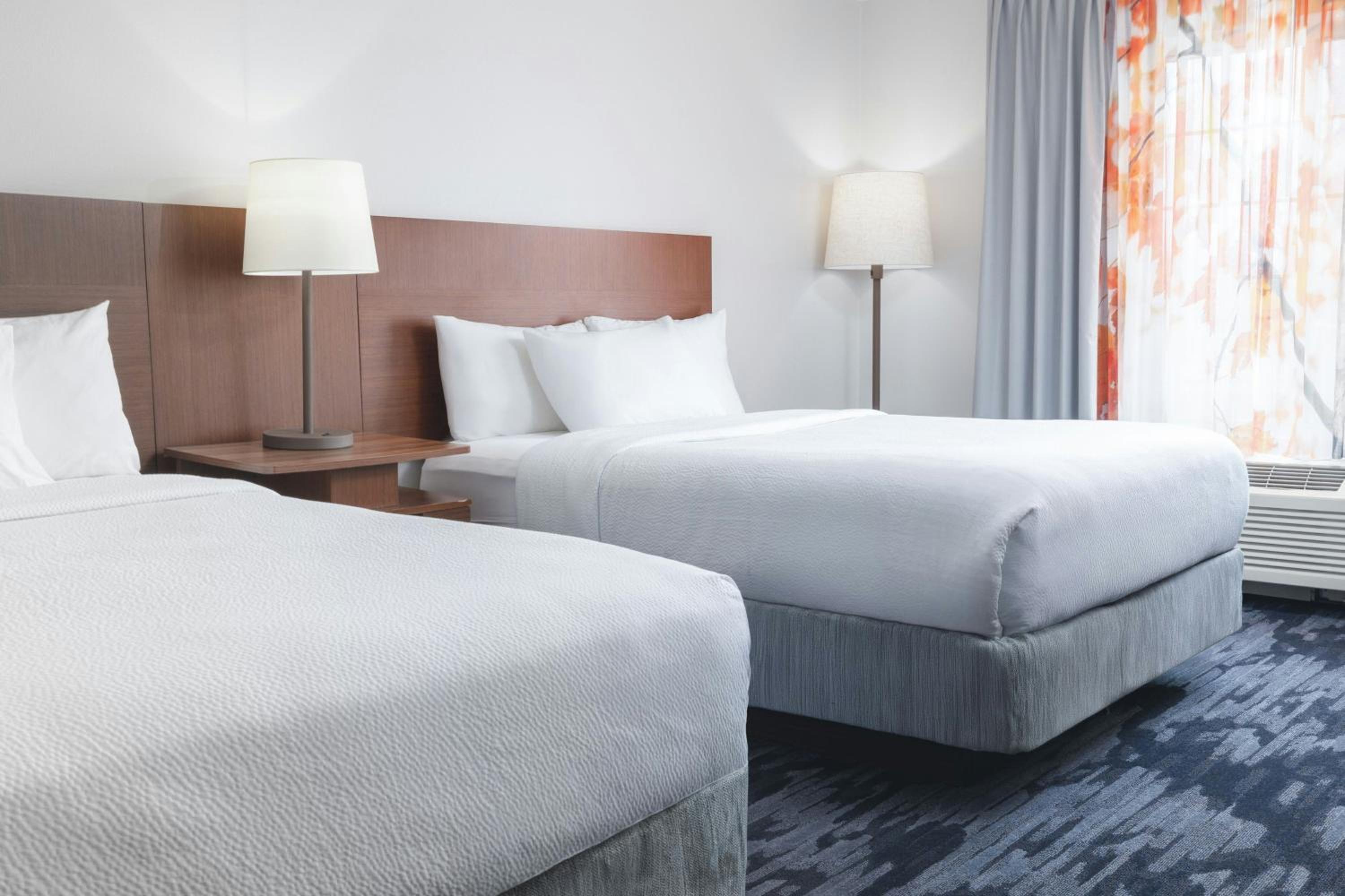 Queen Room with Two Queen Beds and Bathtub - Mobility Access - Photo 2