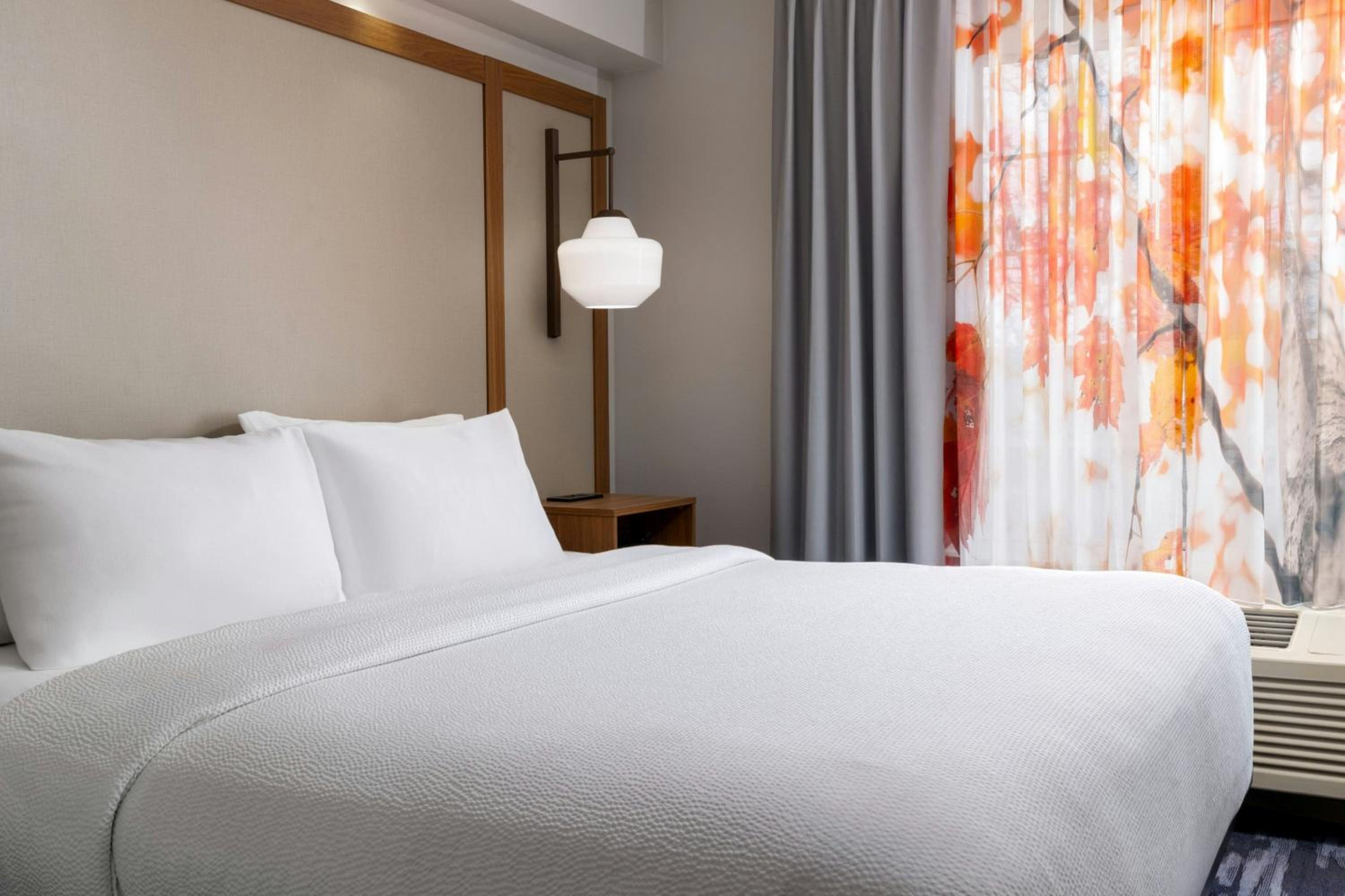 King Room with Roll-In Shower - Mobility Accessible