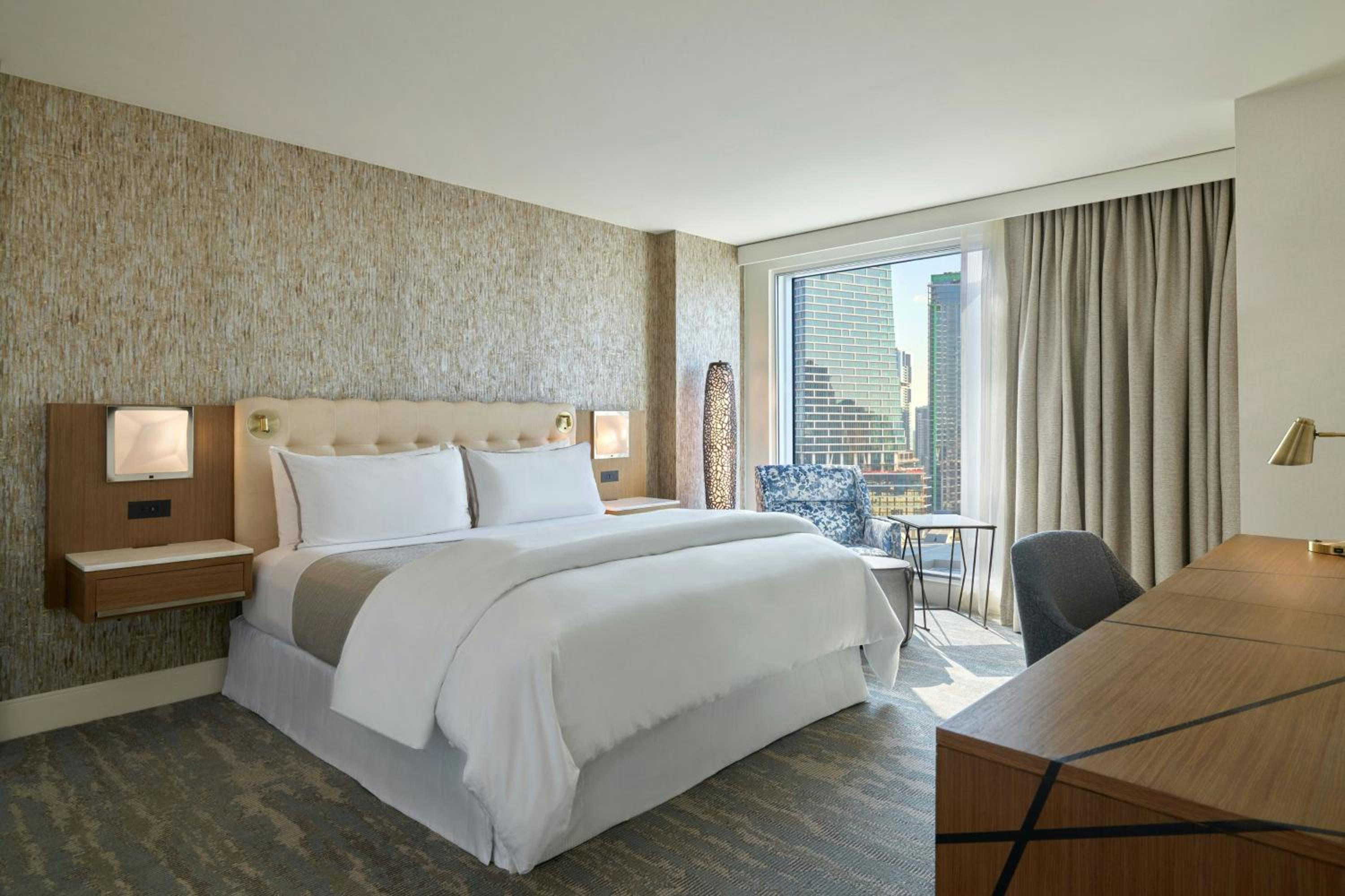 King Room with Adapted Tub - Mobility and Hearing Accessible